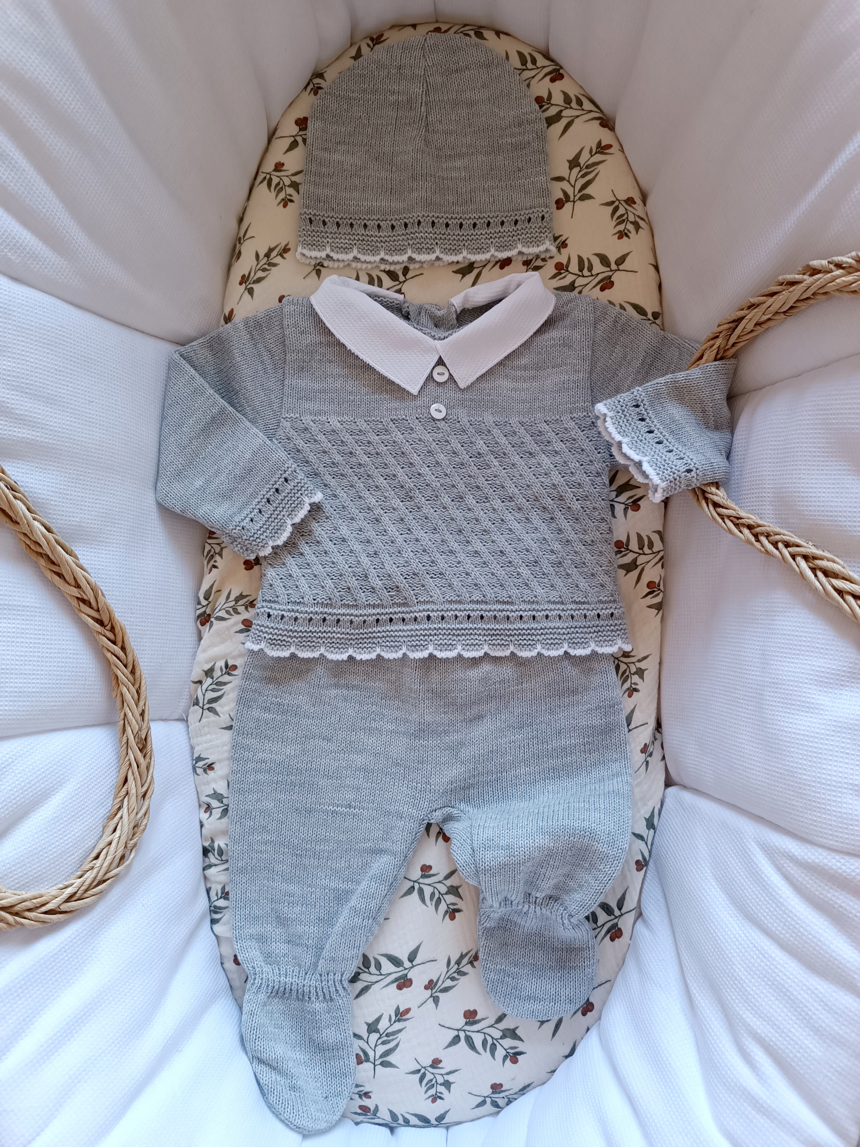 Ensemble complet naissance gris avec détails boutons blanc 0/3 mois