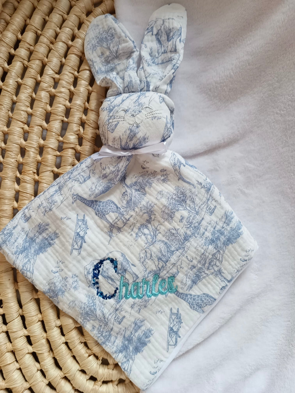 Doudou lapin en gaze de coton safari tons bleuté - personnalisable -
