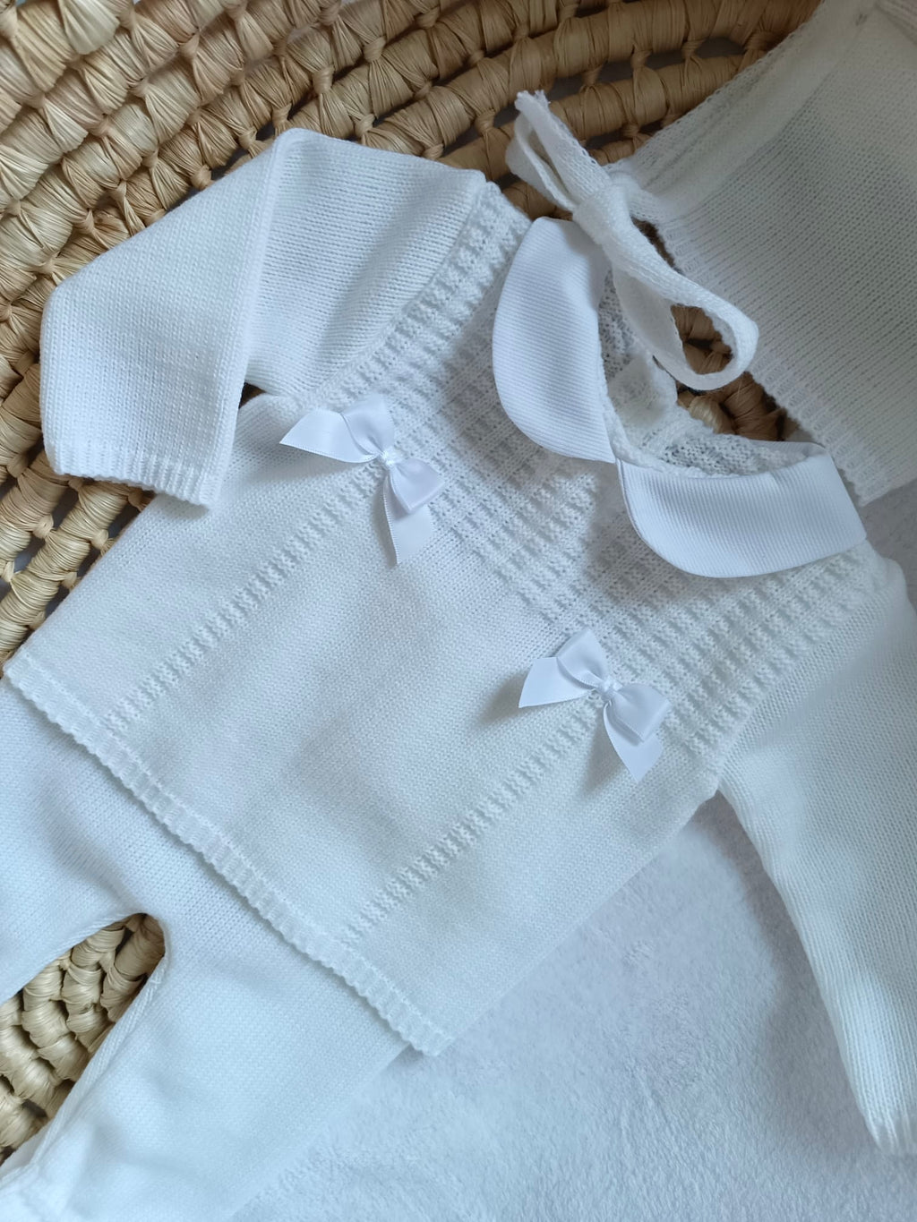 Ensemble complet blanc avec 2 nœuds satiné blanc 0/3 mois