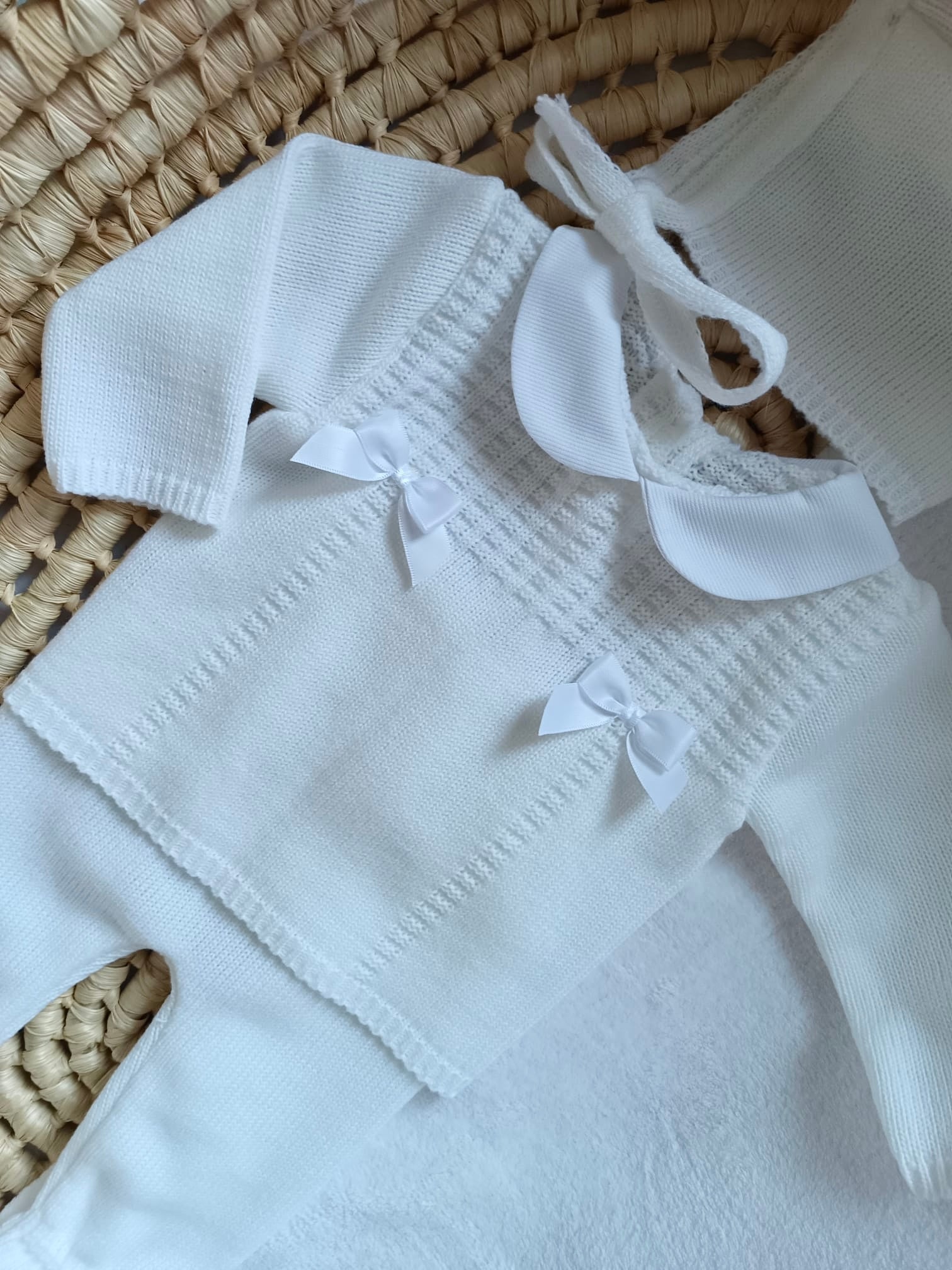 Ensemble complet blanc avec 2 nœuds satiné blanc 0/3 mois