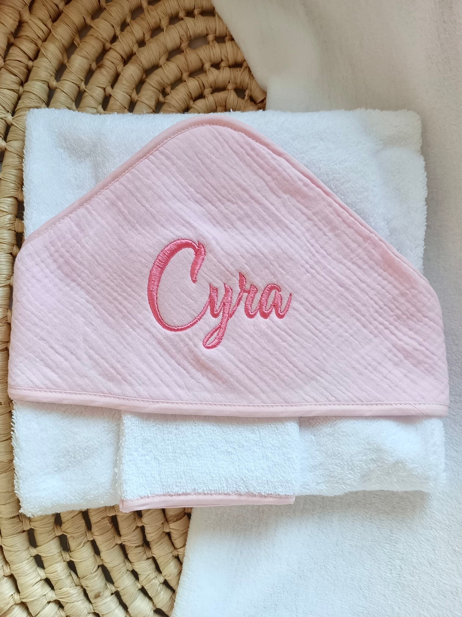 Cape de bain en gaze de coton rose - personnalisable -