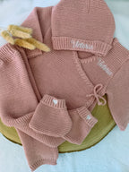Tenue naissance 0/3 mois en maille vieux rose - personnalisable