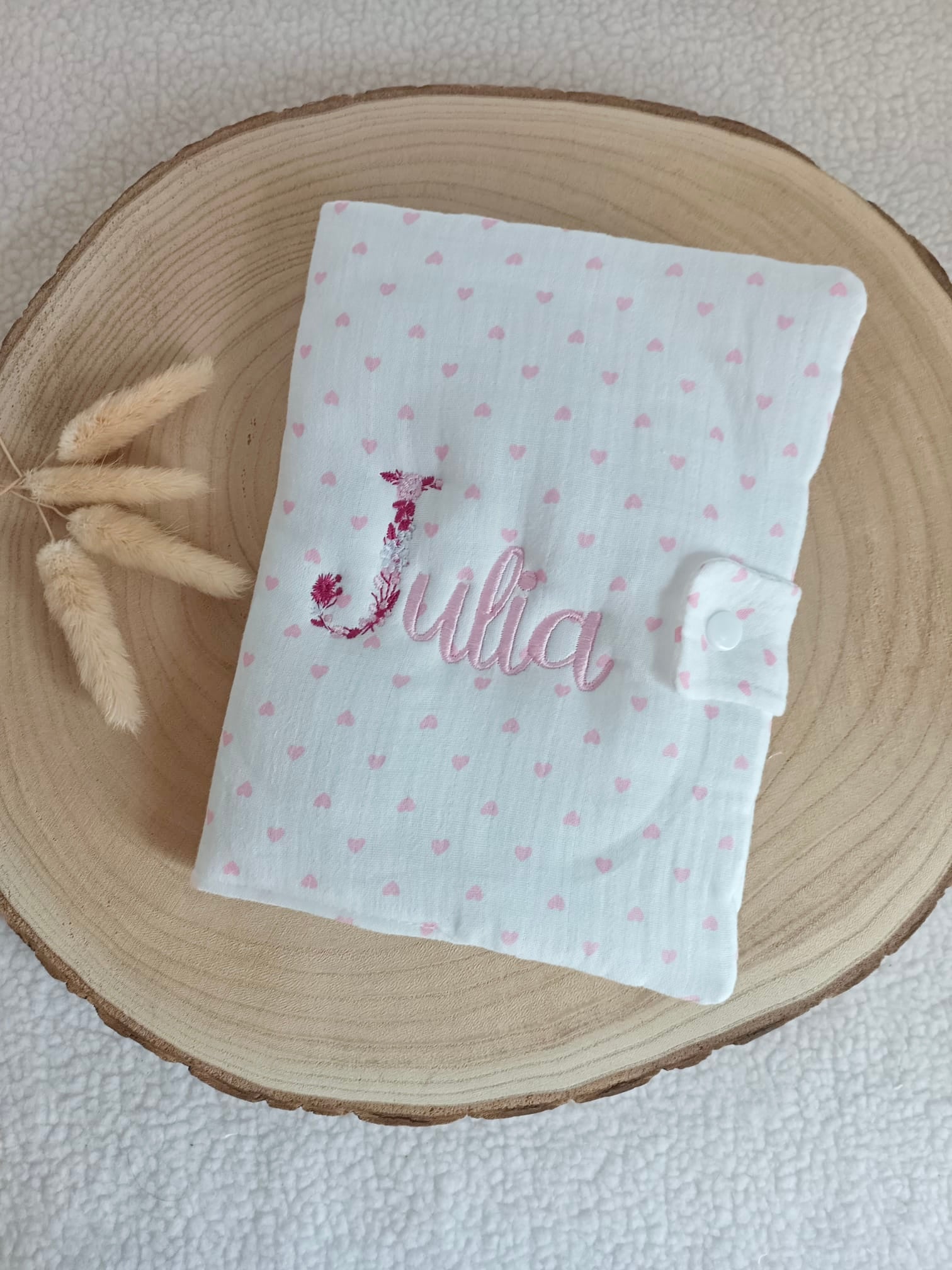 Protège carnet de santé avec cœurs rose - personnalisable -