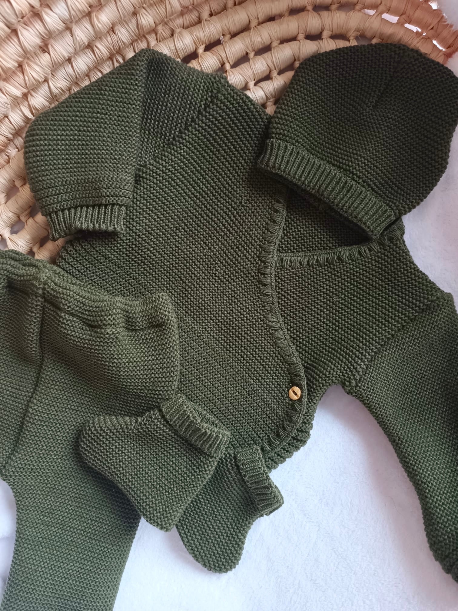 Tenue naissance vert militaire 0/3 mois - avec Lettre Fleuries à personnaliser + coeurs - personnalisable -