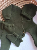 Ensemble naissance personnalisé 4 pièces en maille – lettre fleurie