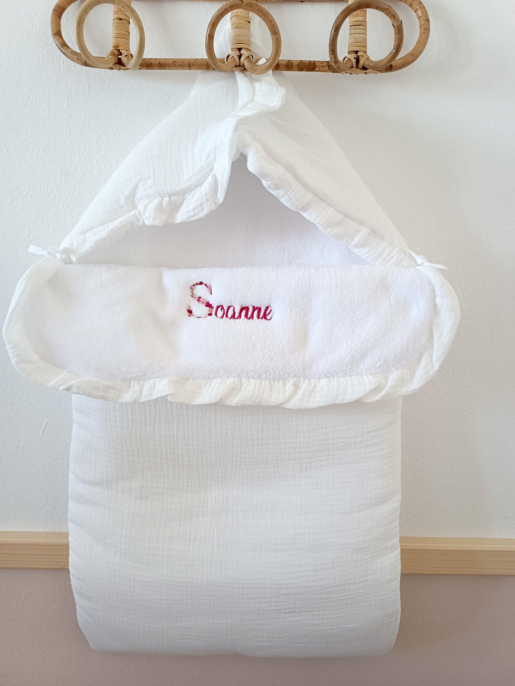 Nid d'ange en gaze de coton et polaire blanc