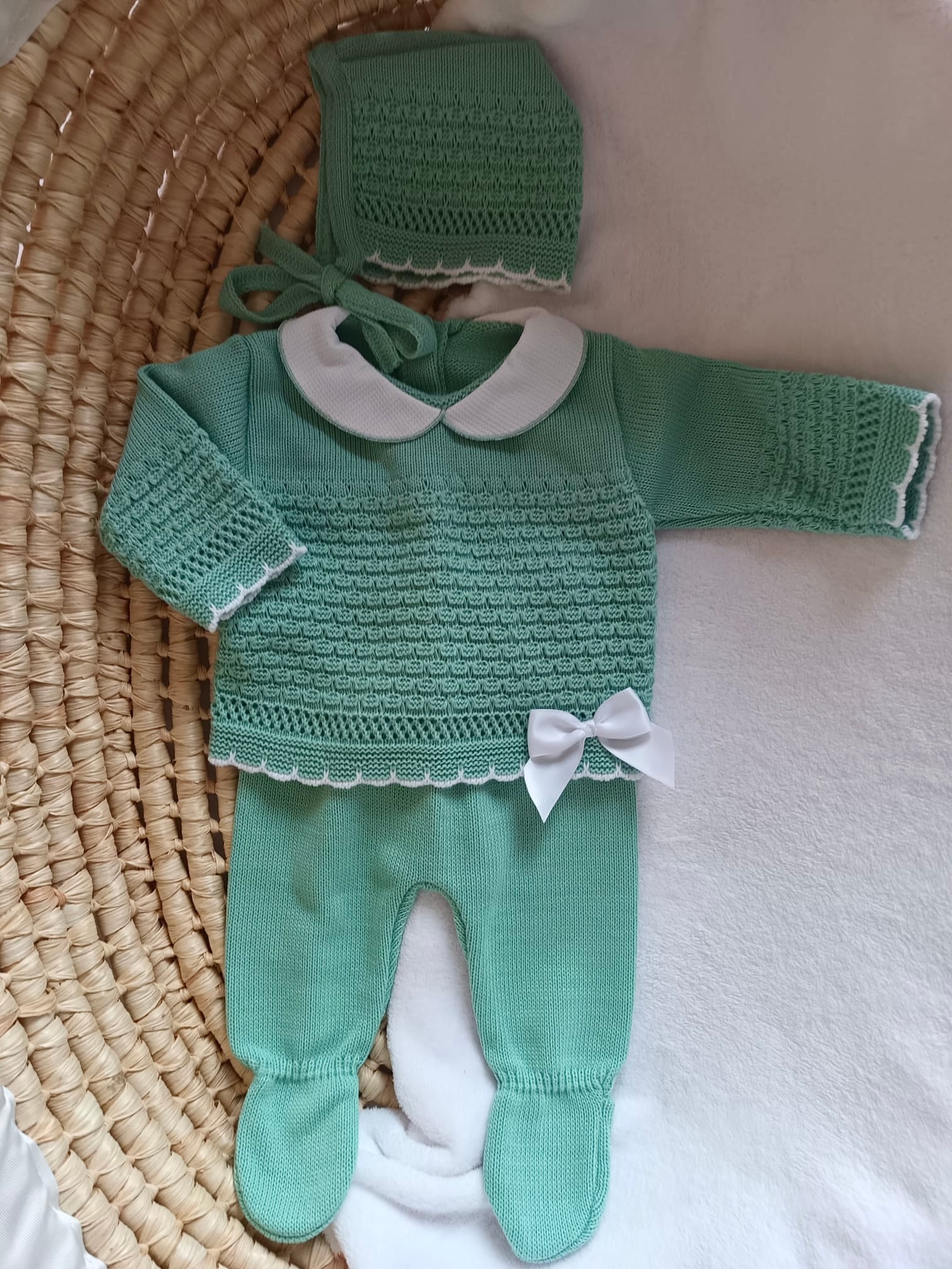Ensemble complet naissance vert avec details noeud blanc 0/3 mois