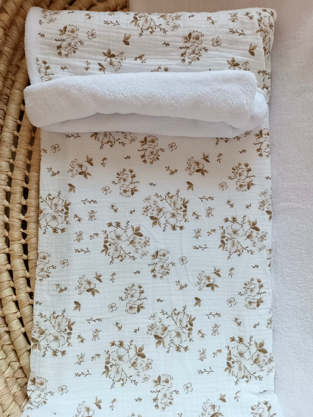 Couverture en gaze de coton et polaire fleurs de coton tons beige/marron