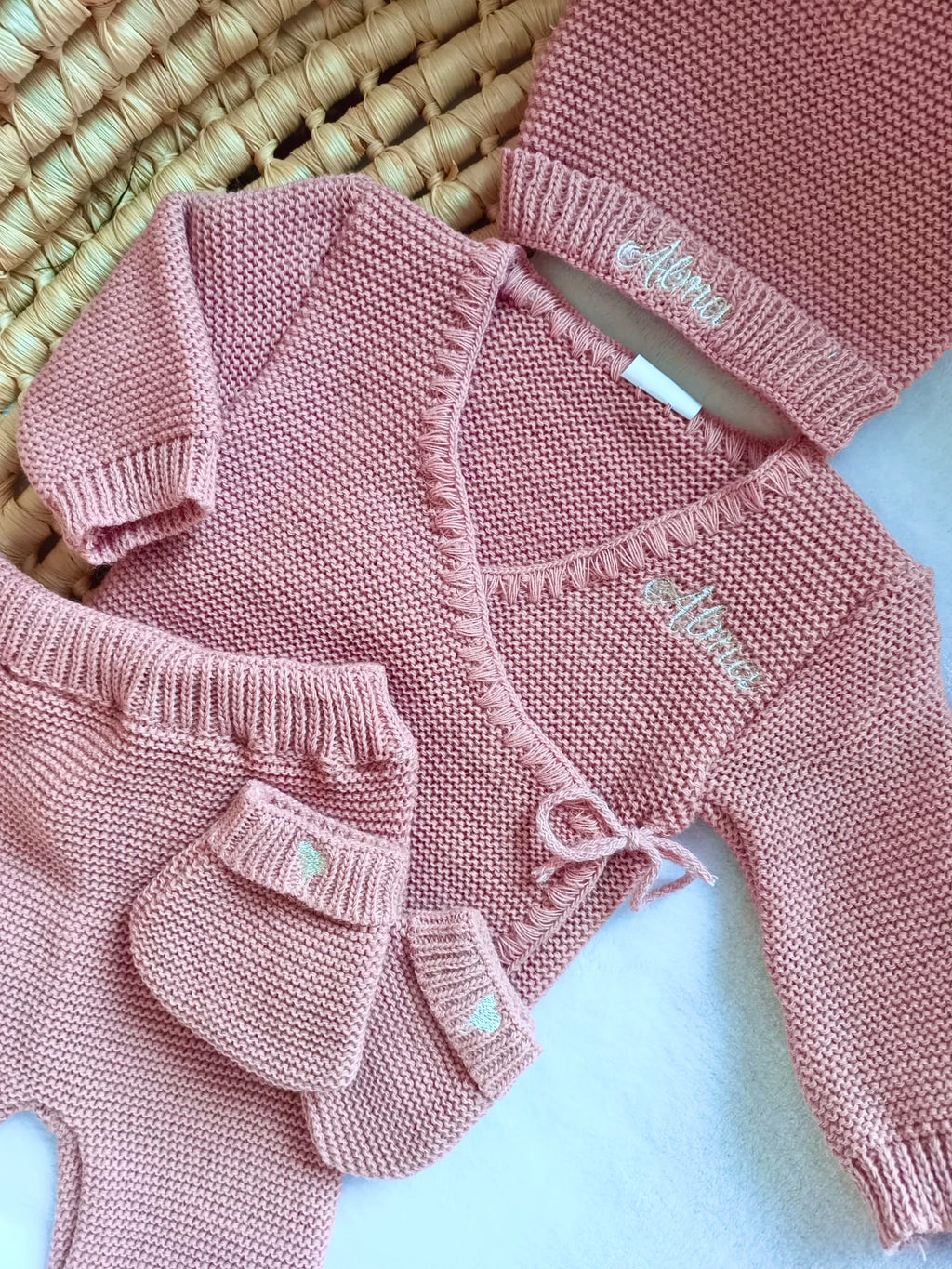 Tenue naissance 0/3 mois en maille vieux rose - personnalisable