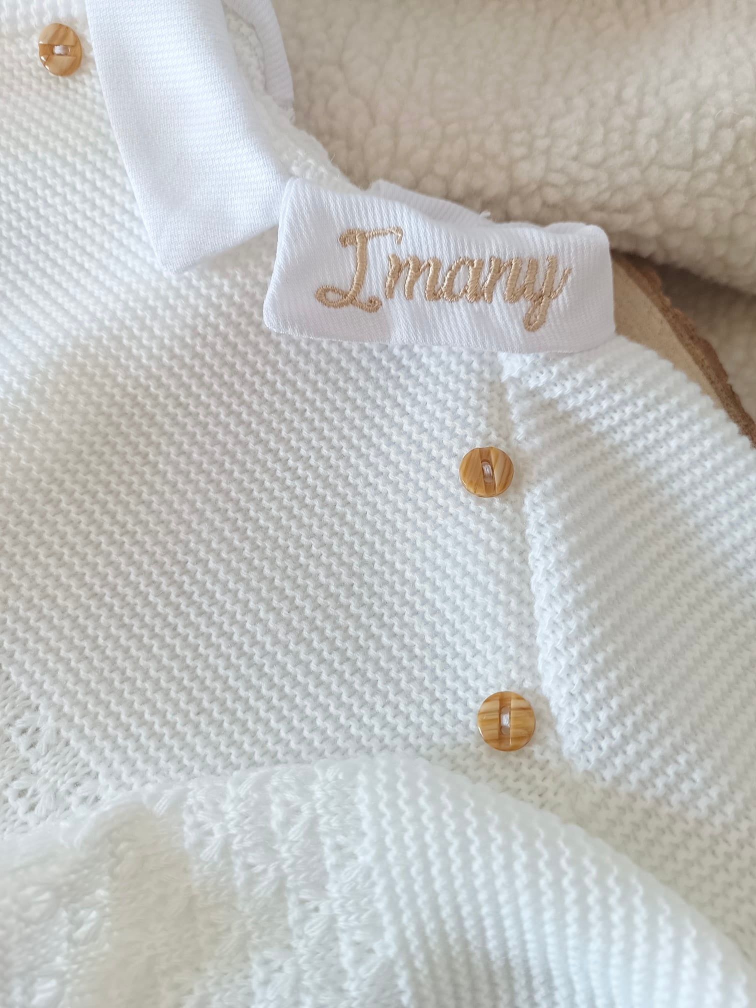 Ensemble complet naissance blanc 0/3 mois avec boutons bois