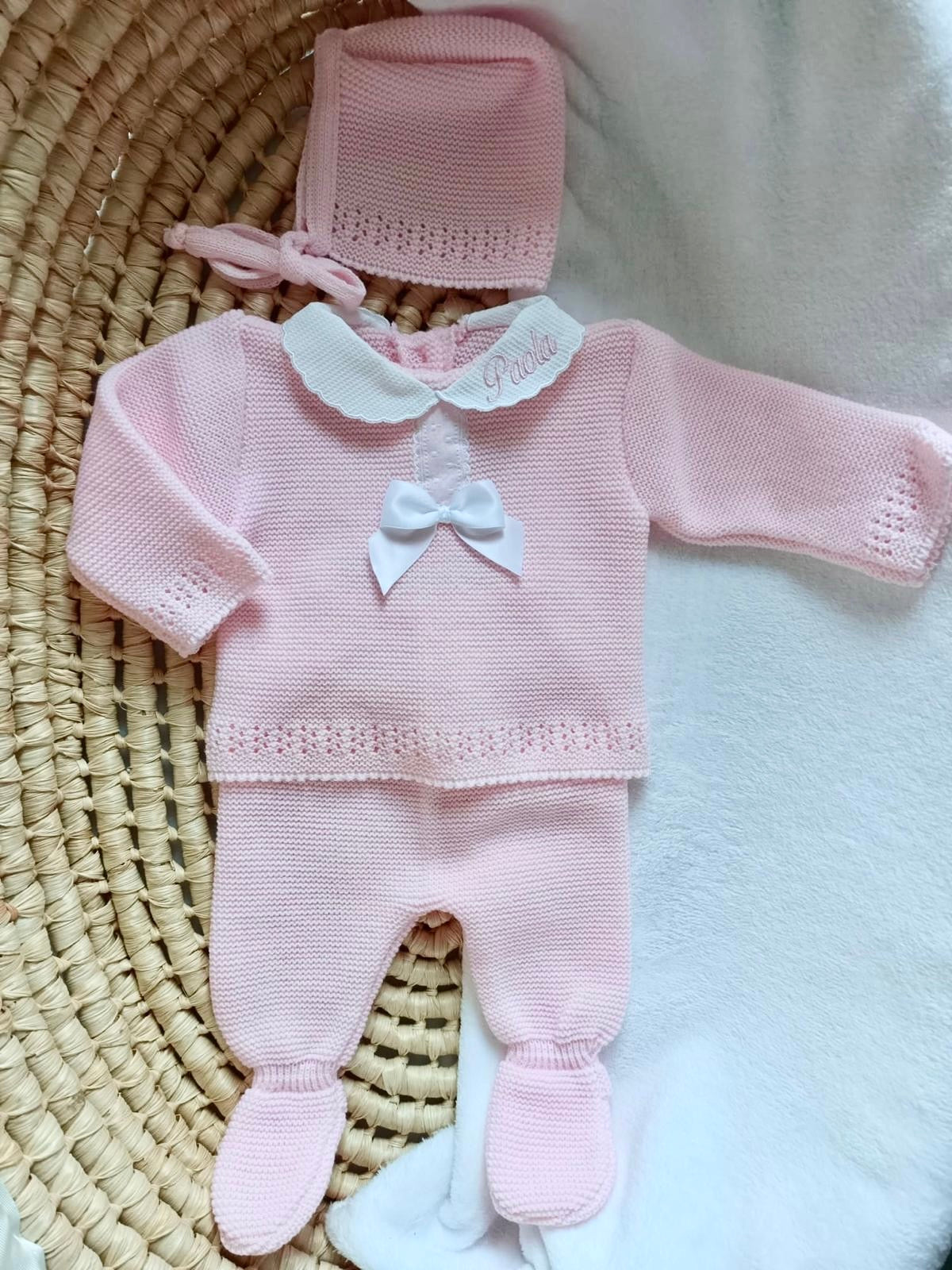 Ensemble complet naissance 0/3 mois, rose avec détails et noeud satiné blanc + dentelle