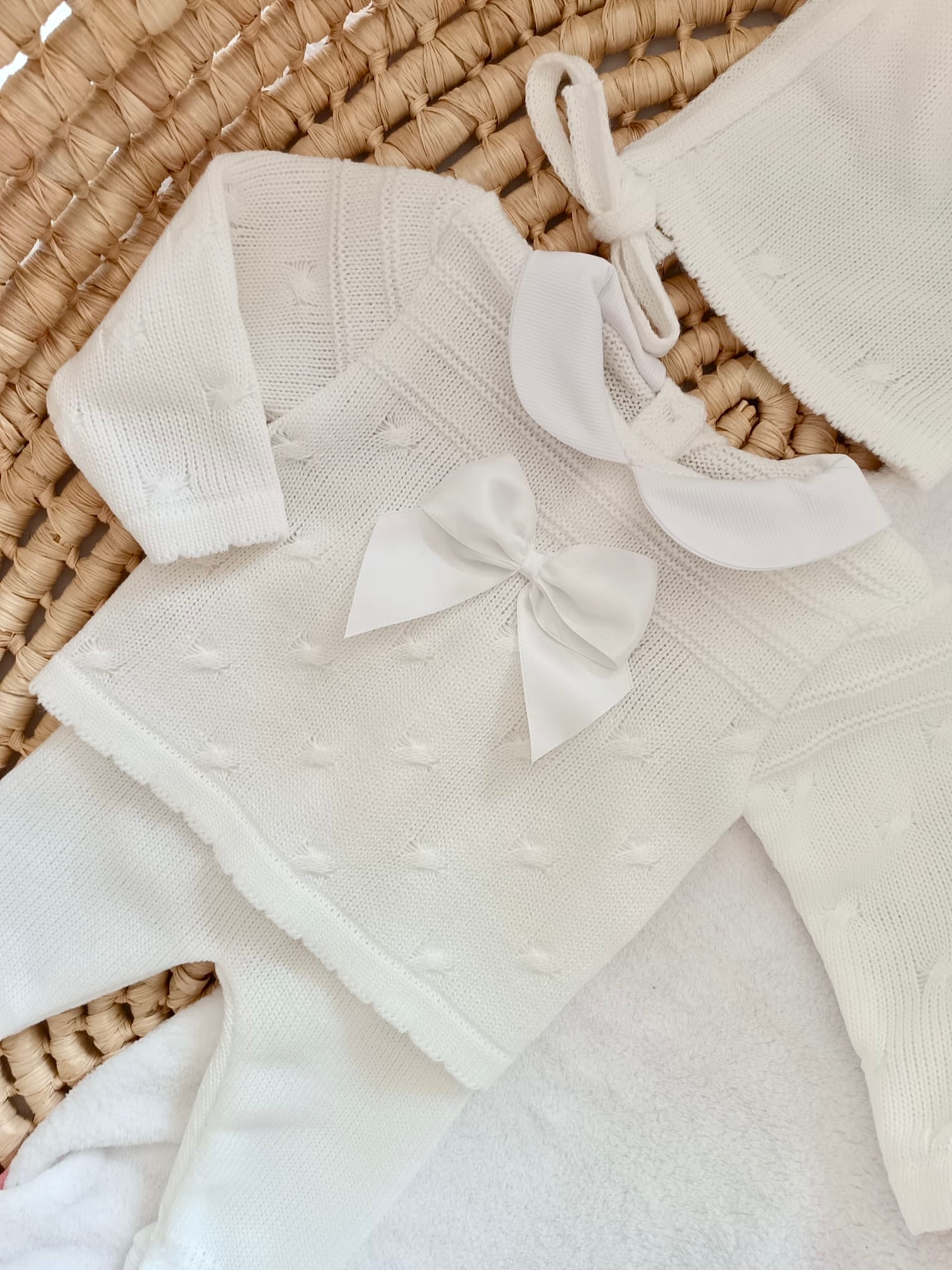 Ensemble complet blanc avec nœud satiné blanc 0/3 mois