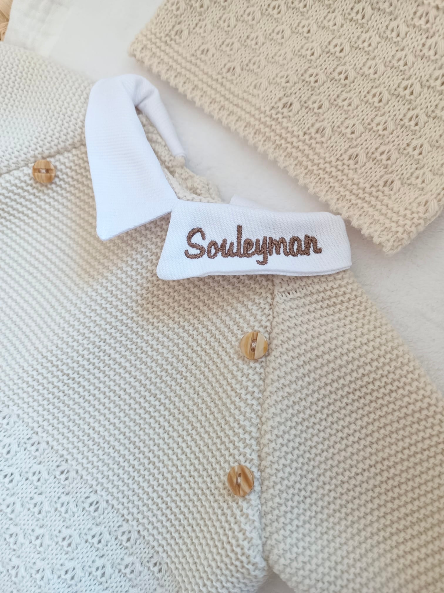 Ensemble complet naissance beige 0/3 mois avec boutons bois