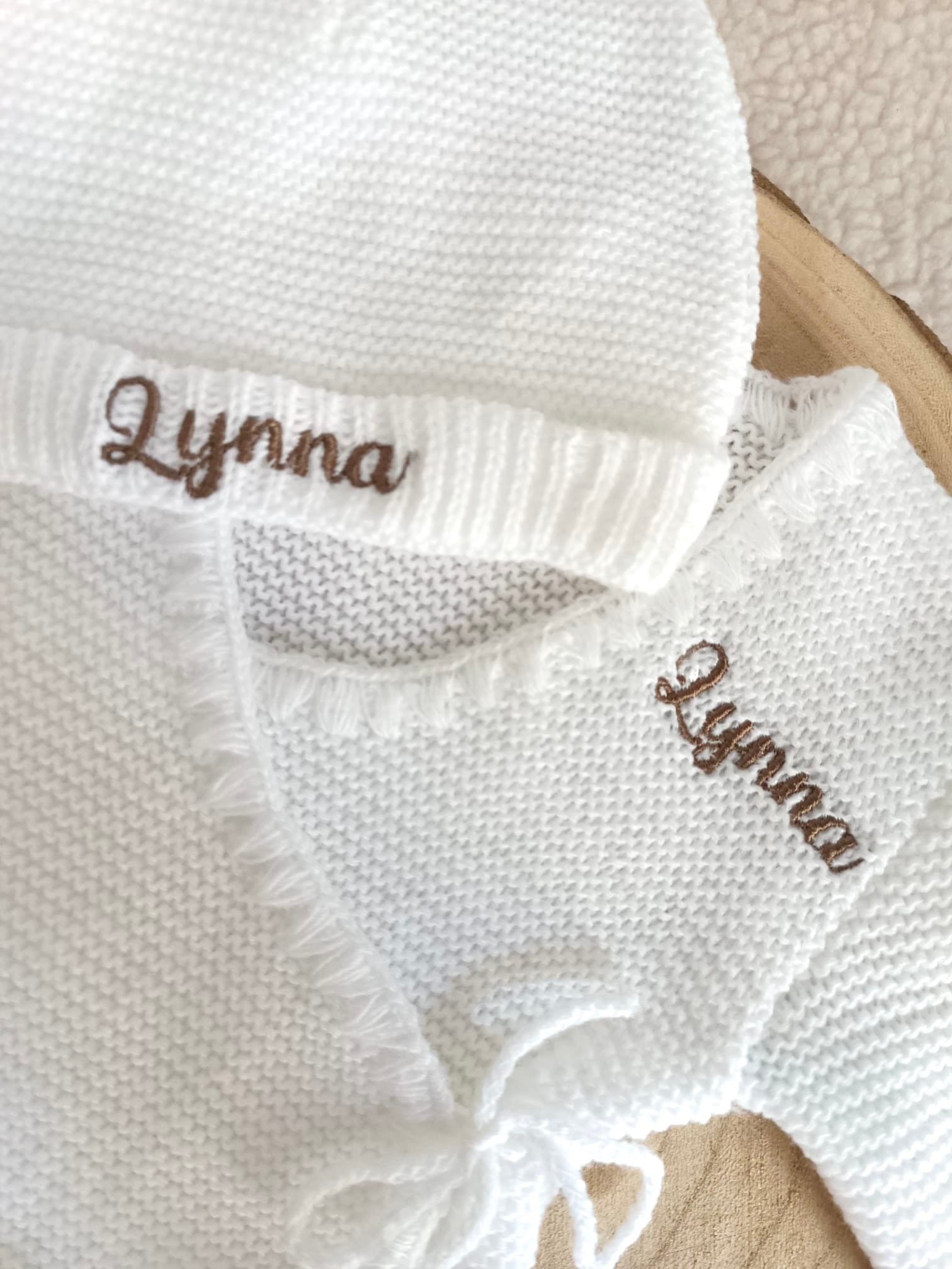 Tenue naissance 0/3 mois en maille blanc - personnalisable