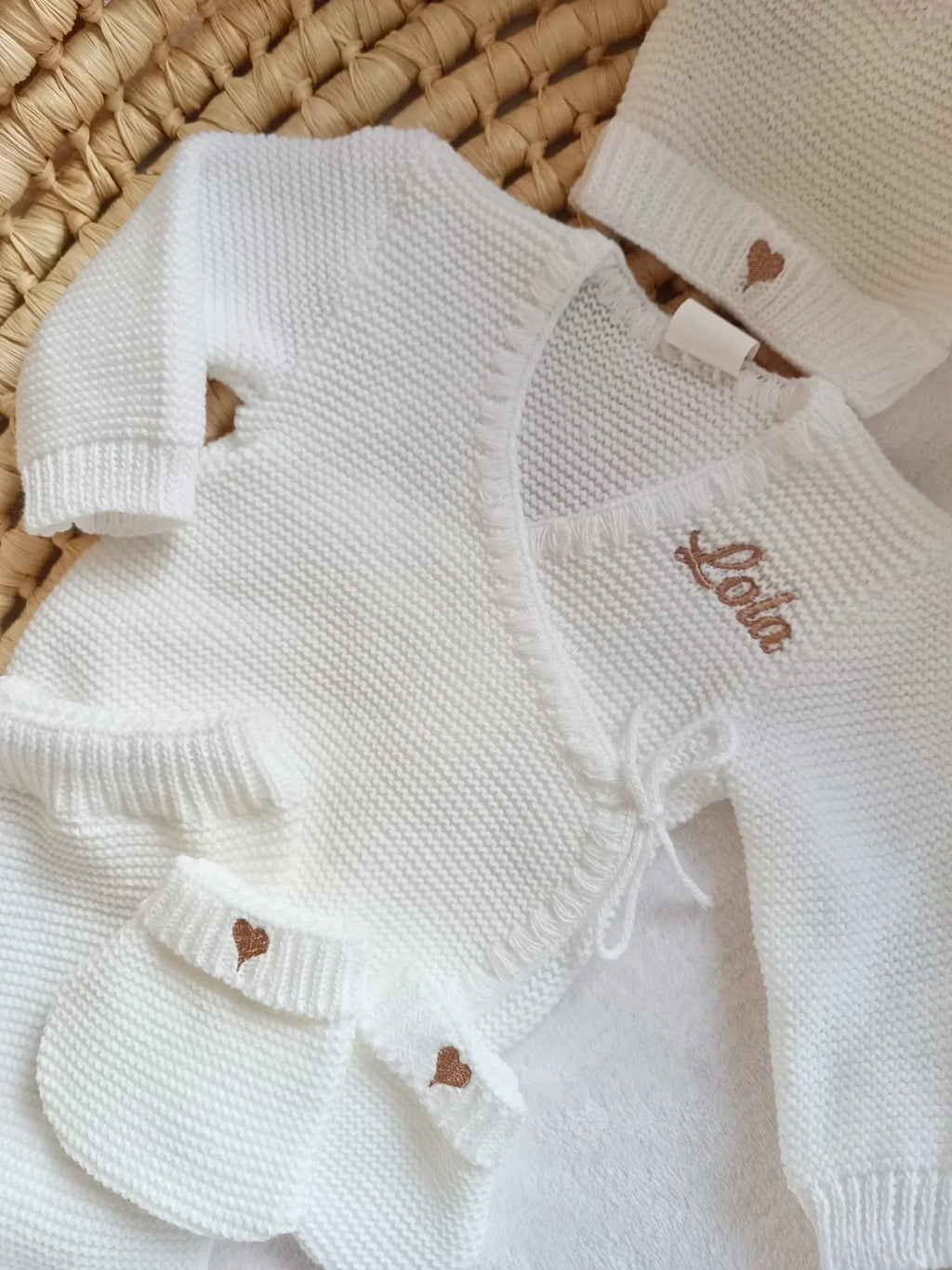 Tenue de naissance personnalisée 4 pièces en maille – Bébé 0-3 mois