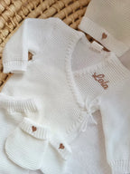 Tenue de naissance personnalisée 4 pièces en maille – Bébé 0-3 mois