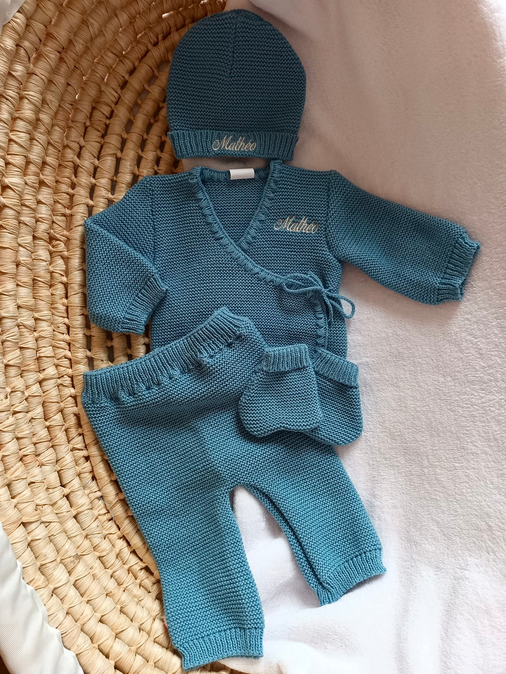 Tenue naissance 0/3 mois en maille bleu - personnalisable