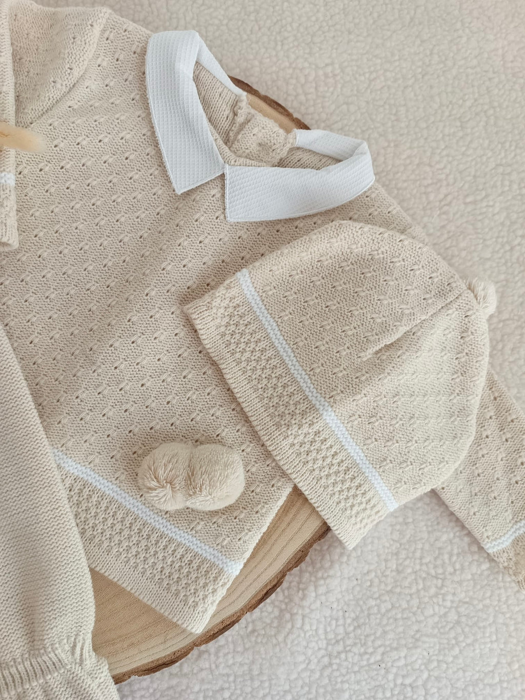 Ensemble complet beige/blanc pompons - plusieurs tailles - personnalisable -