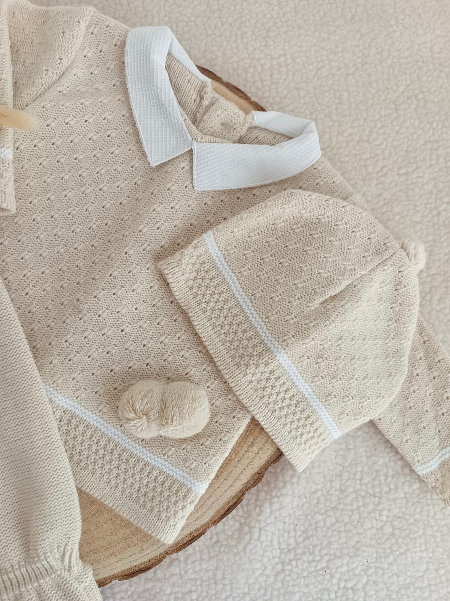 Ensemble complet beige/blanc pompons - plusieurs tailles - personnalisable -