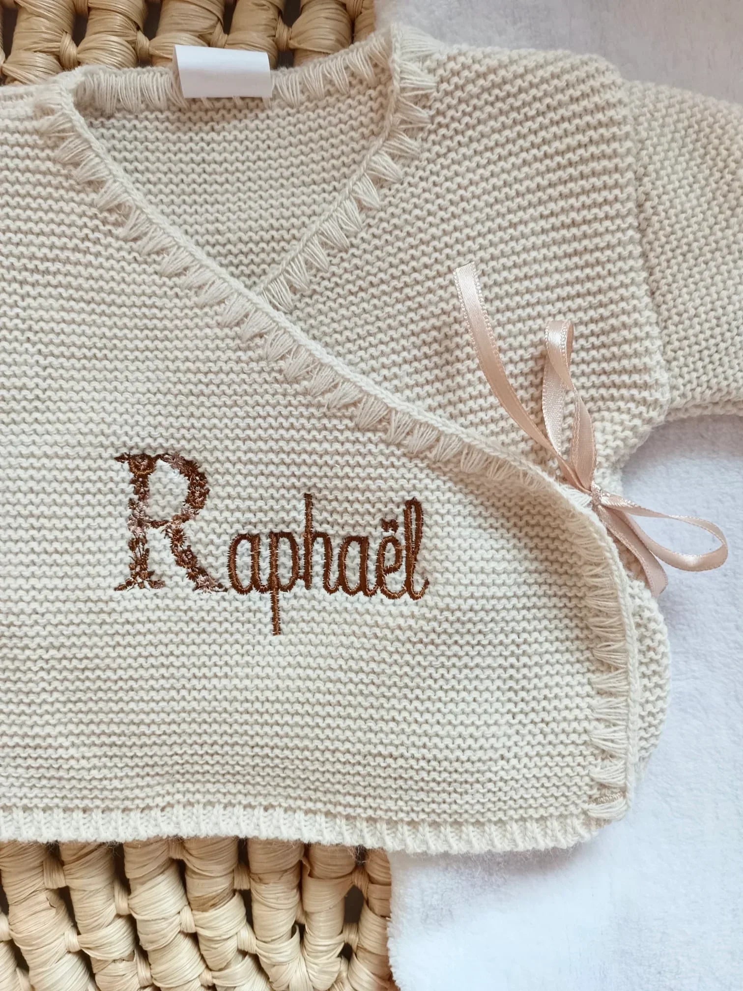 Brassière bébé personnalisée en maille avec nœud satiné