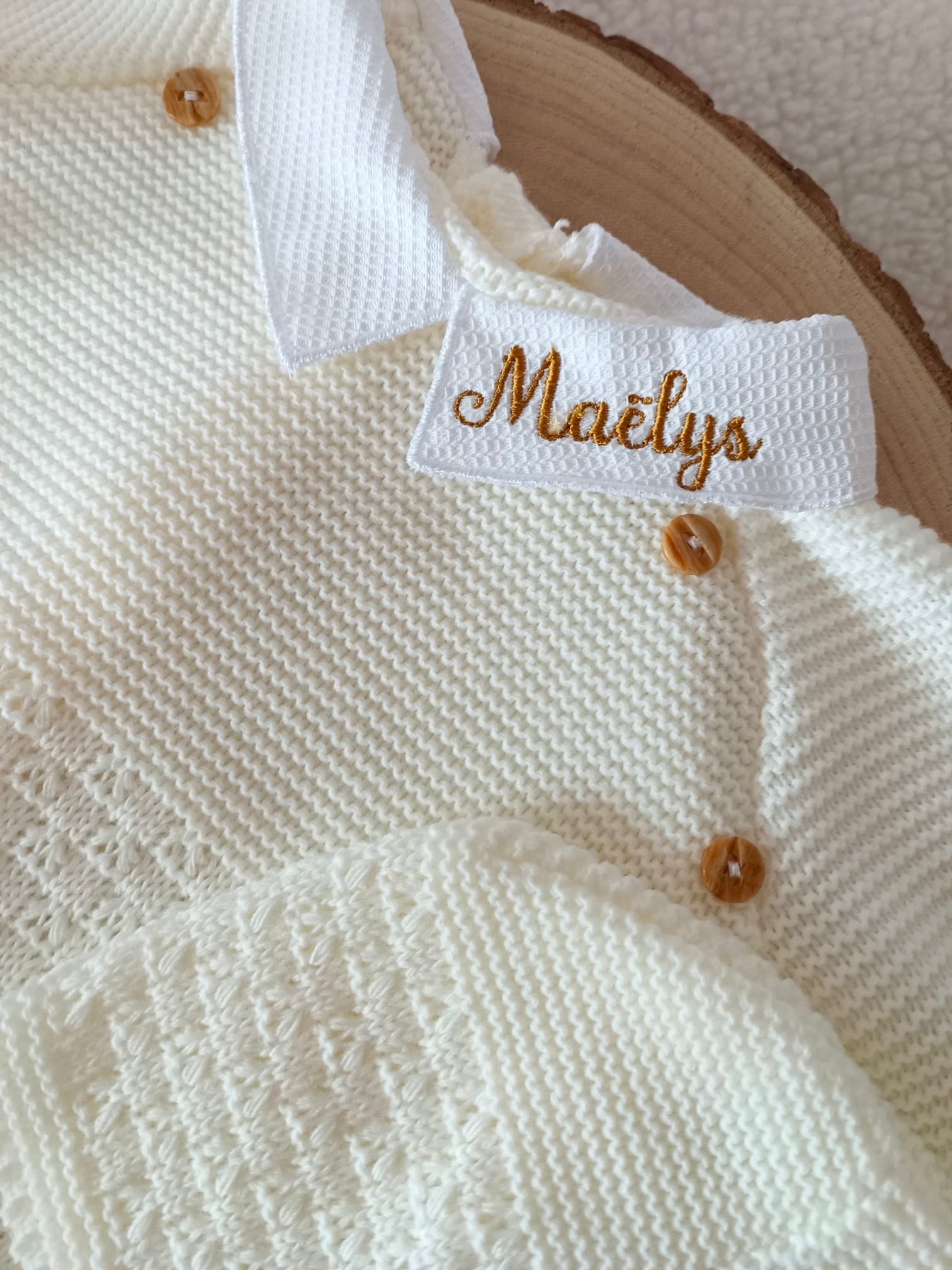Ensemble complet naissance crème 0/3 mois avec boutons bois