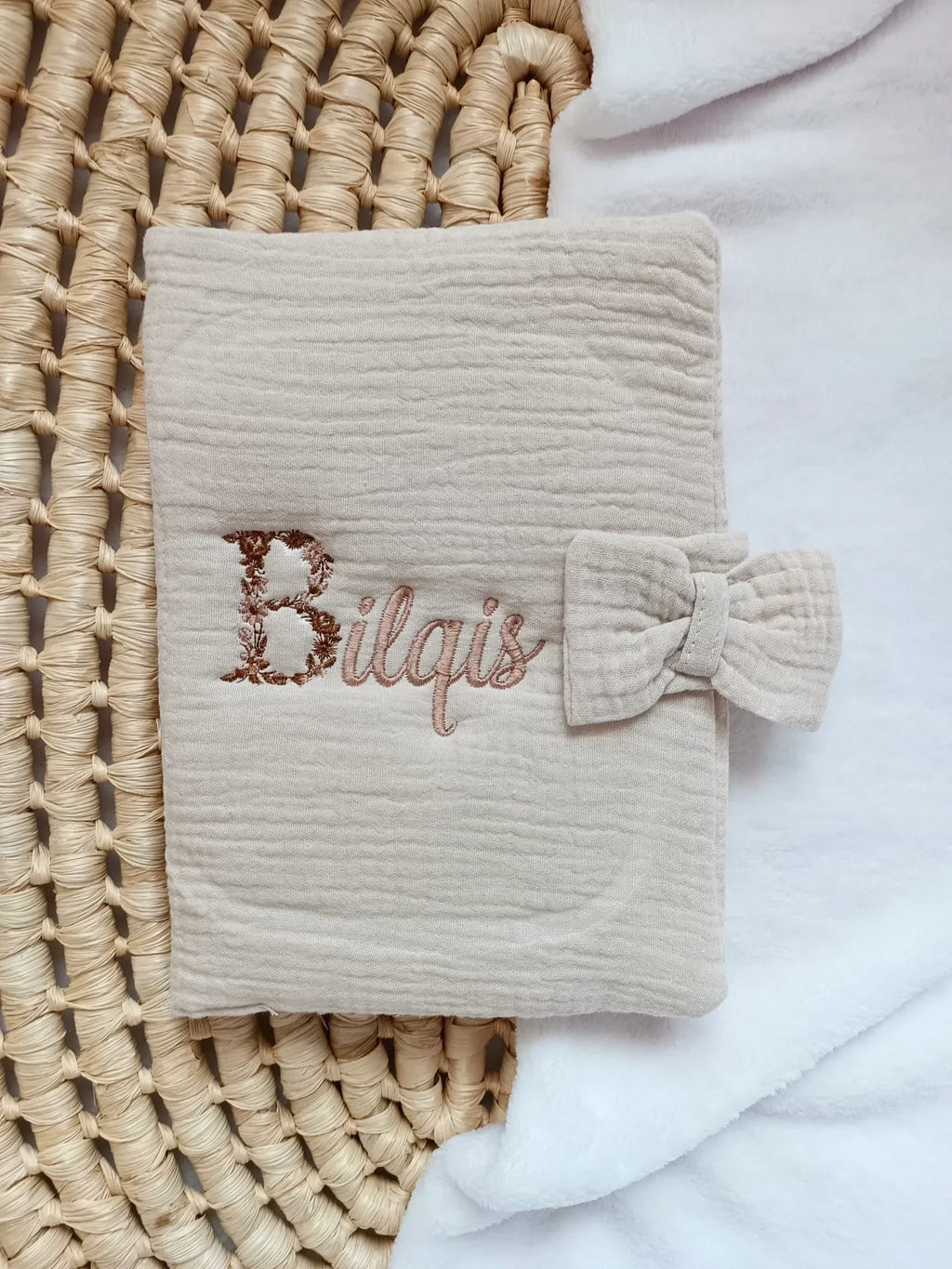 Personalised baby health record cover in cotton gauze – With bow