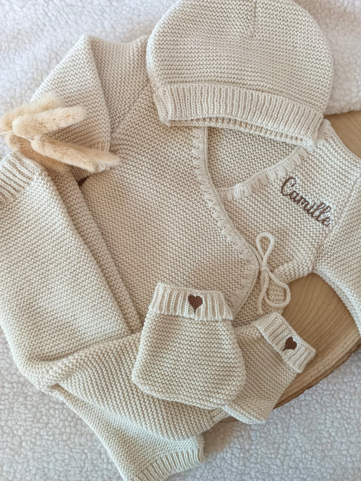 Tenue naissance 0/3 mois en maille beige - personnalisable