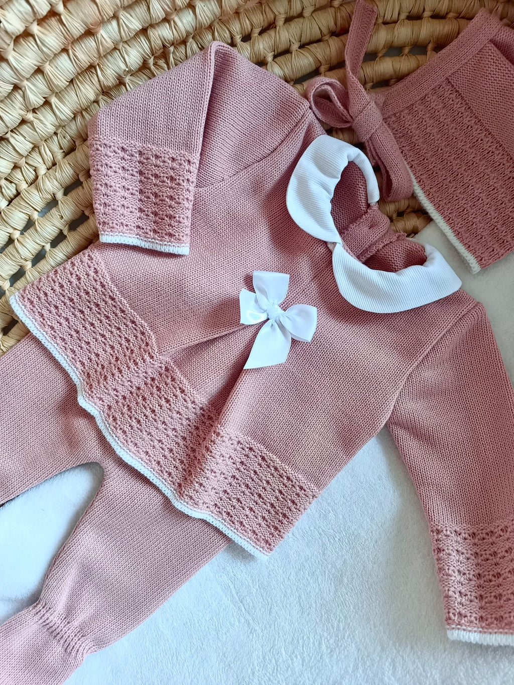 Ensemble complet vieux rose/blanc avec noeud satiné blanc 0/3 mois