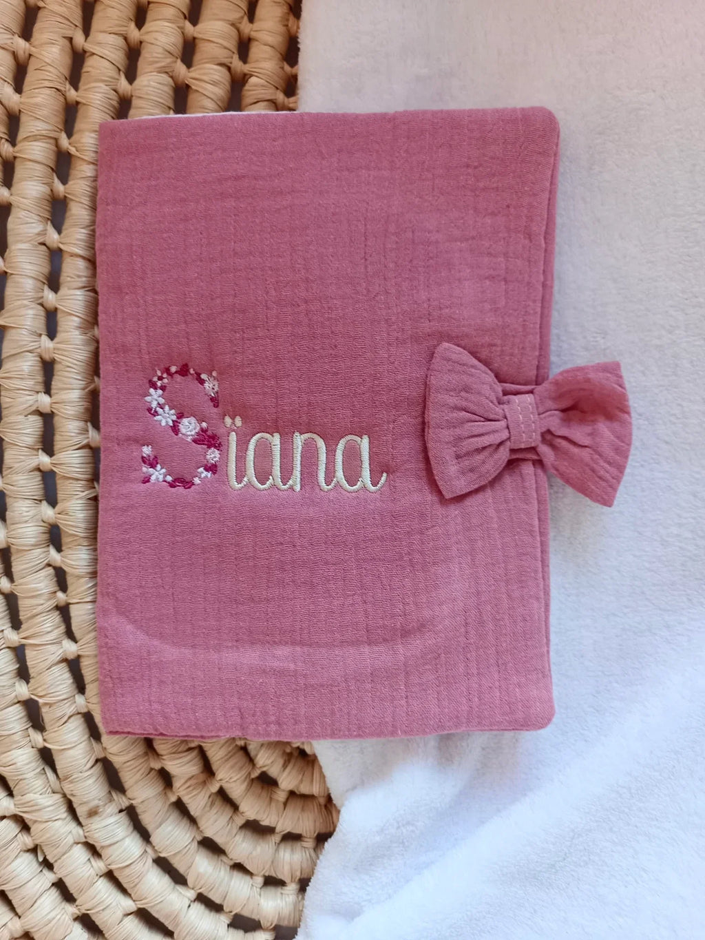 Personalised baby health record cover in cotton gauze – With bow