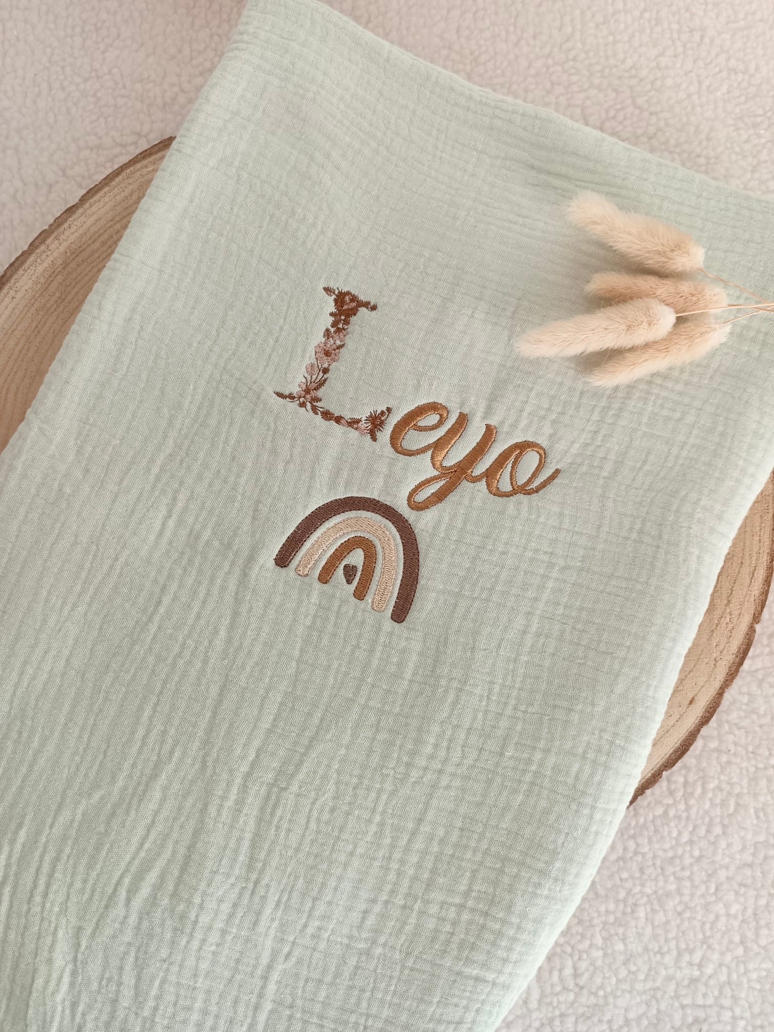 Couverture en gaze de coton et polaire vert sauge - personnalisable -