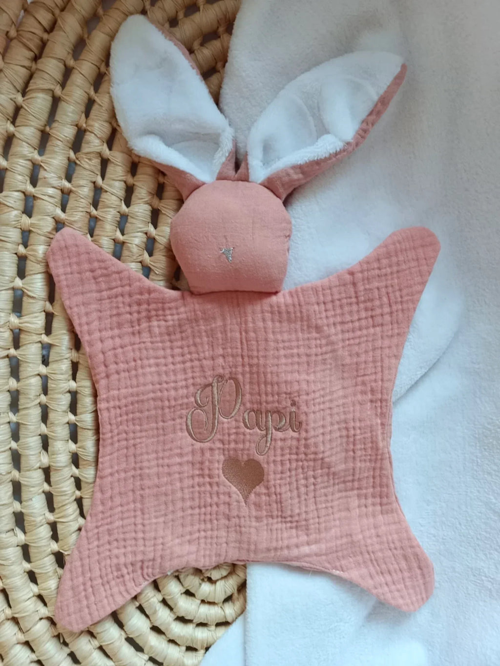 Doudou lapin personnalisé bébé en gaze de coton