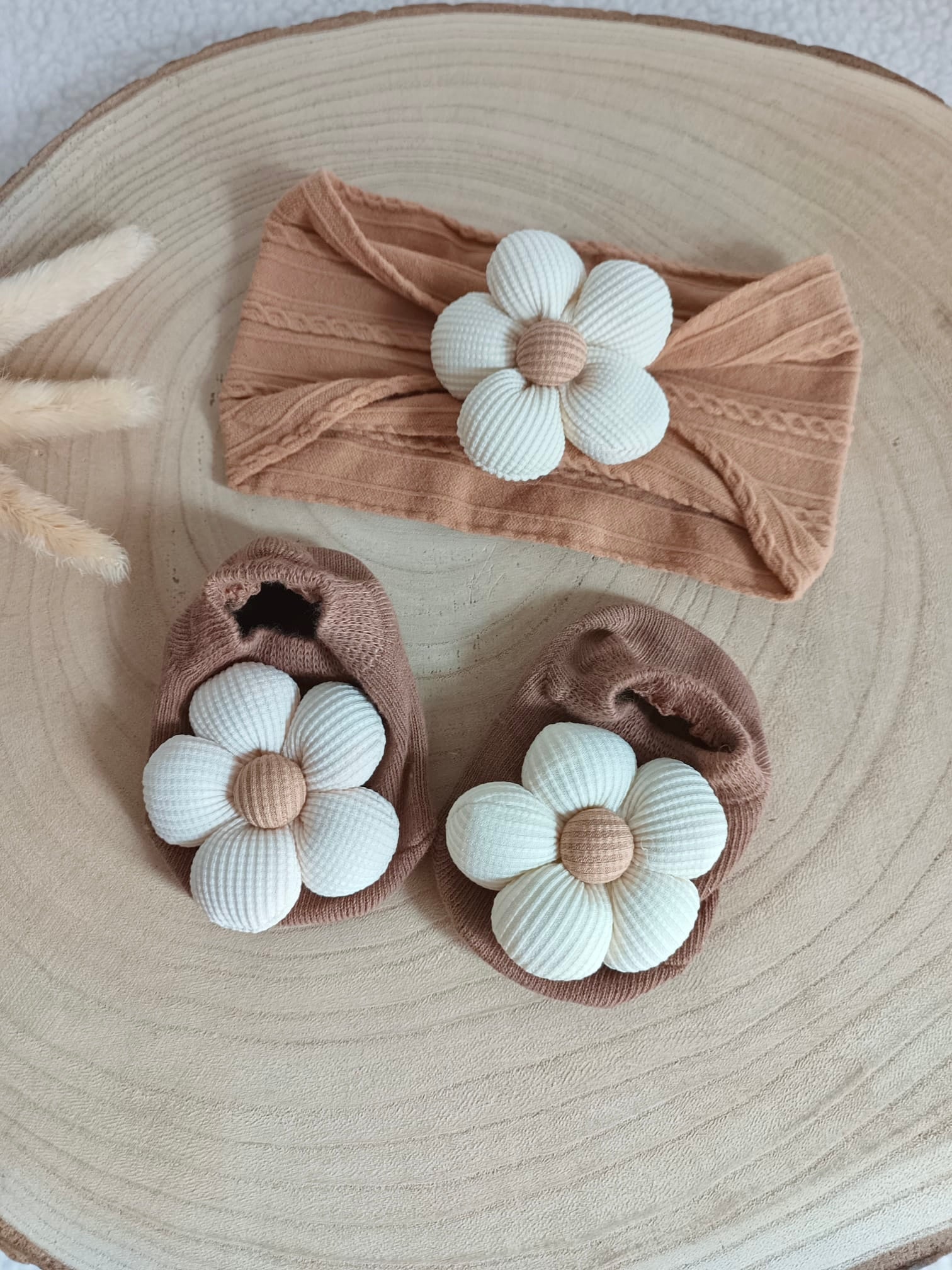 Bandeau élastique marrron fleurs beige TU + chaussons assortis 0/10 mois