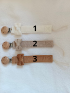 Attache tétine avec noeud velours - personnalisable -