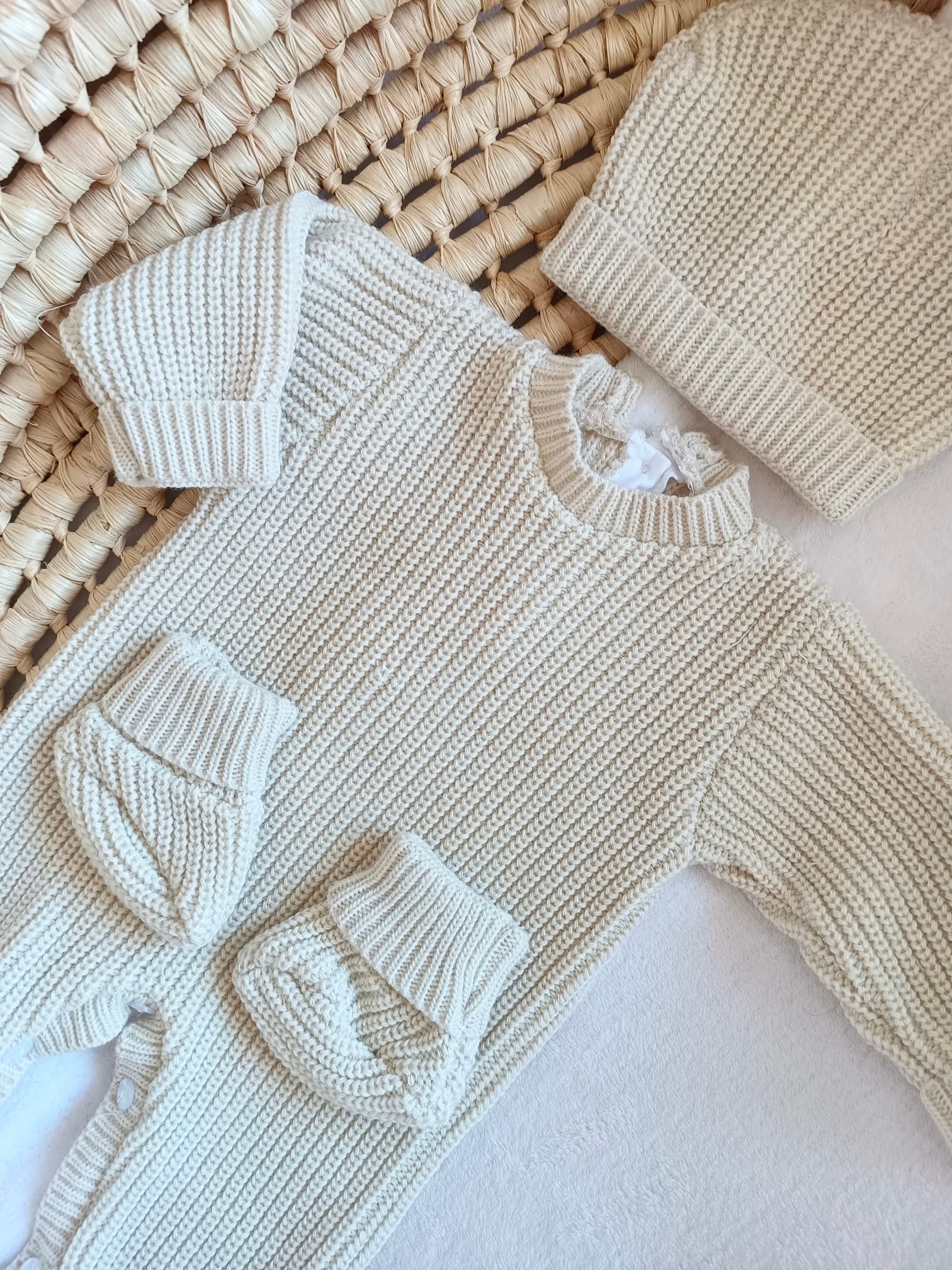 Combinaison naissance personnalisée en maille – ensemble 3 pièces