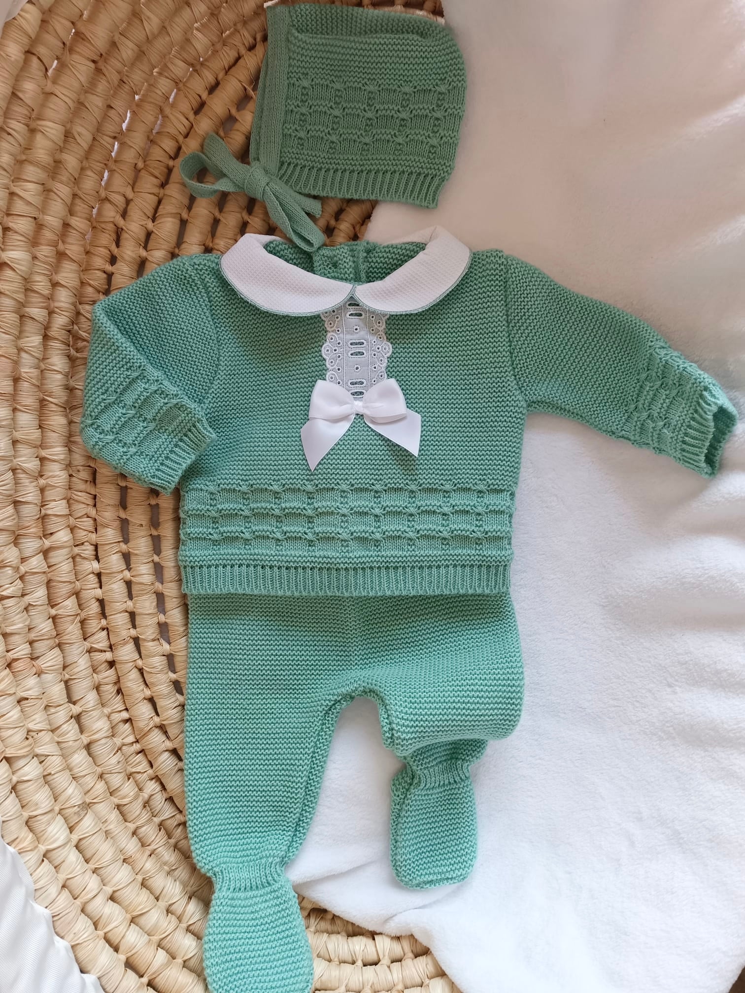 Ensemble complet naissance vert avec dentelle et noeud satiné blanc 0/3 mois