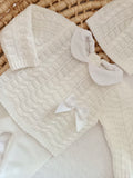 Ensemble complet naissance blanc 0/3 mois avec torsade + noeud satiné