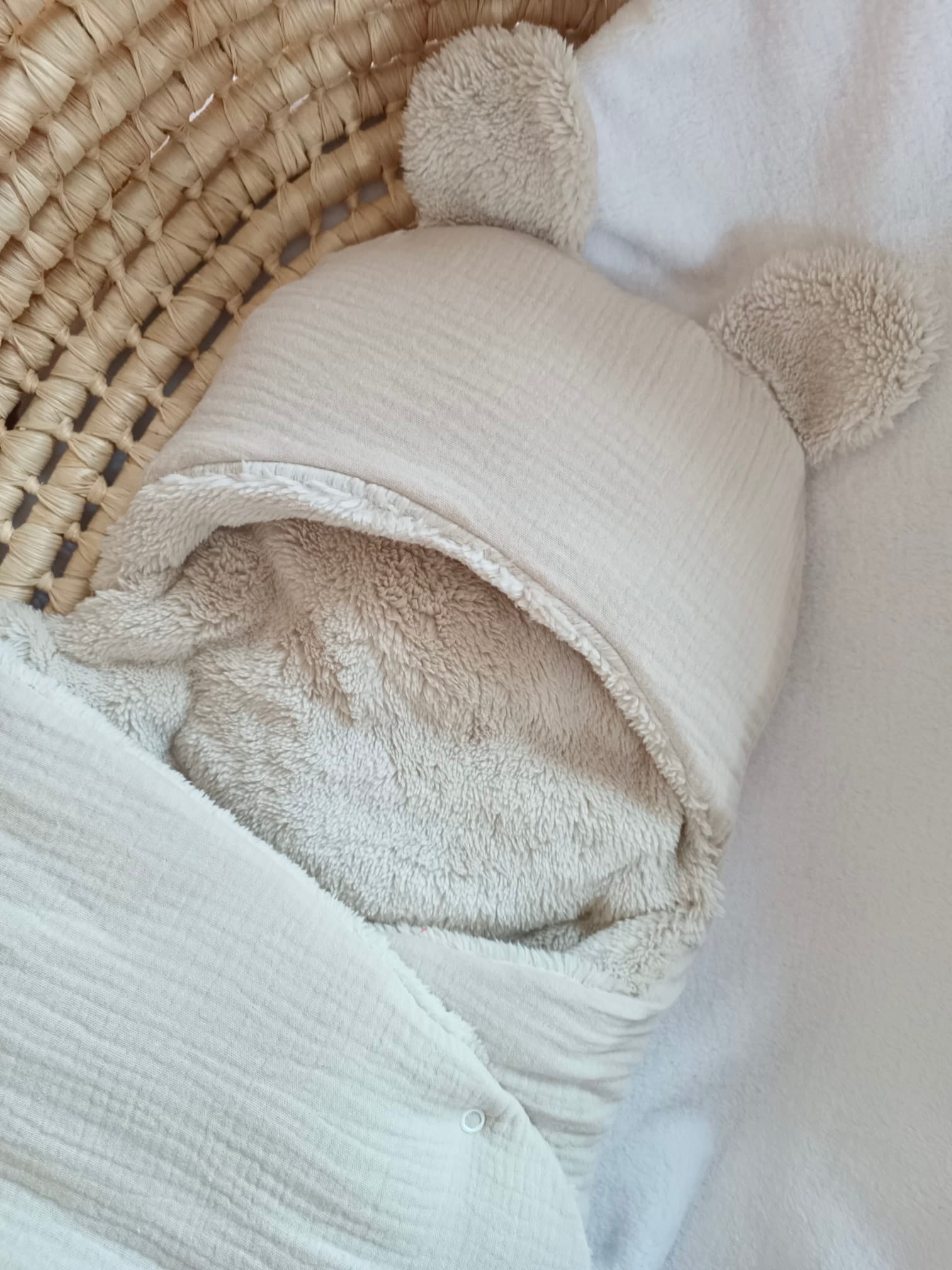 Combinaison/ Nid d’ange en gaze de coton beige et polaire beige 0/3 mois - personnalisable -