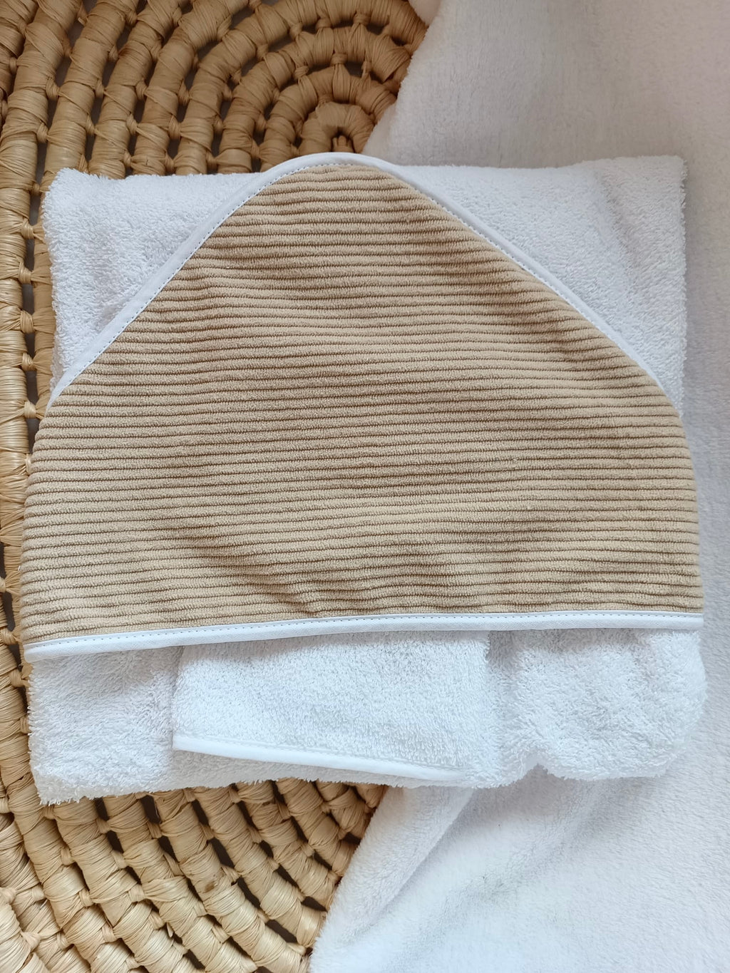 Cape de bain en velours beige - personnalisable -