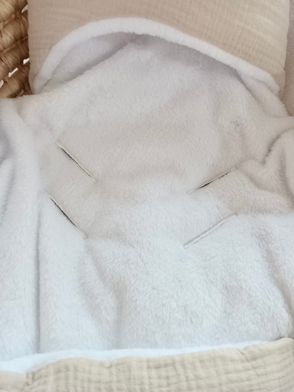 Combinaison / Nid d’ange en gaze de coton beige et polaire blanc 0/3 mois - personnalisable -