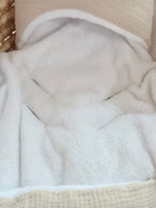 Combinaison / Nid d’ange en gaze de coton beige et polaire blanc 0/3 mois - personnalisable -