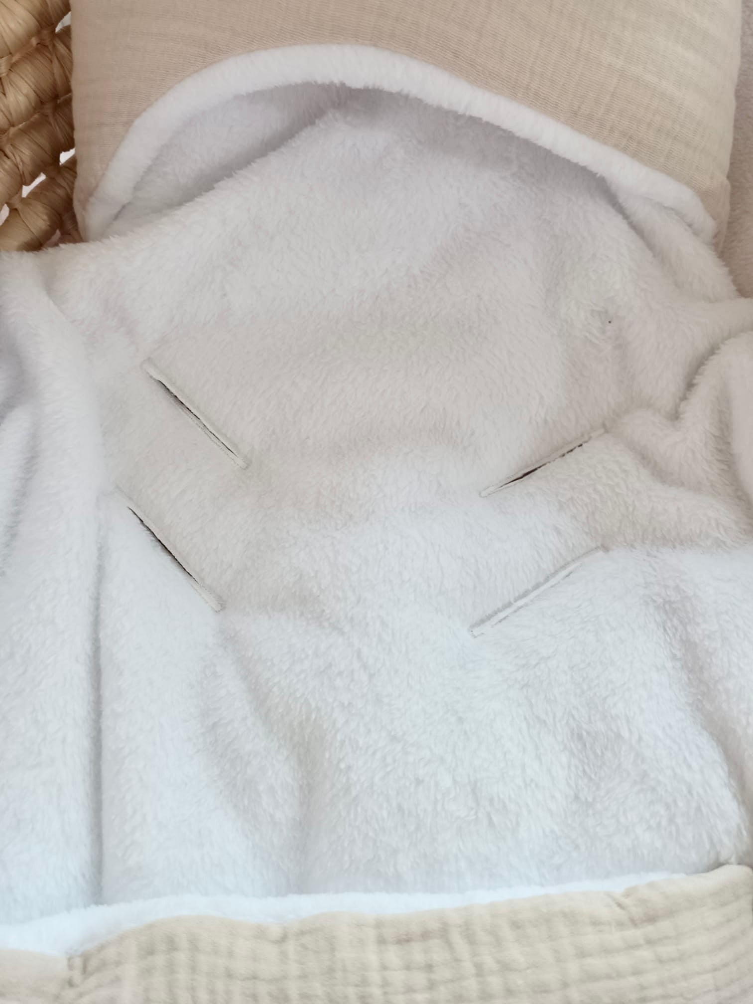 Combinaison / Nid d’ange en gaze de coton beige et polaire blanc 0/3 mois - personnalisable -