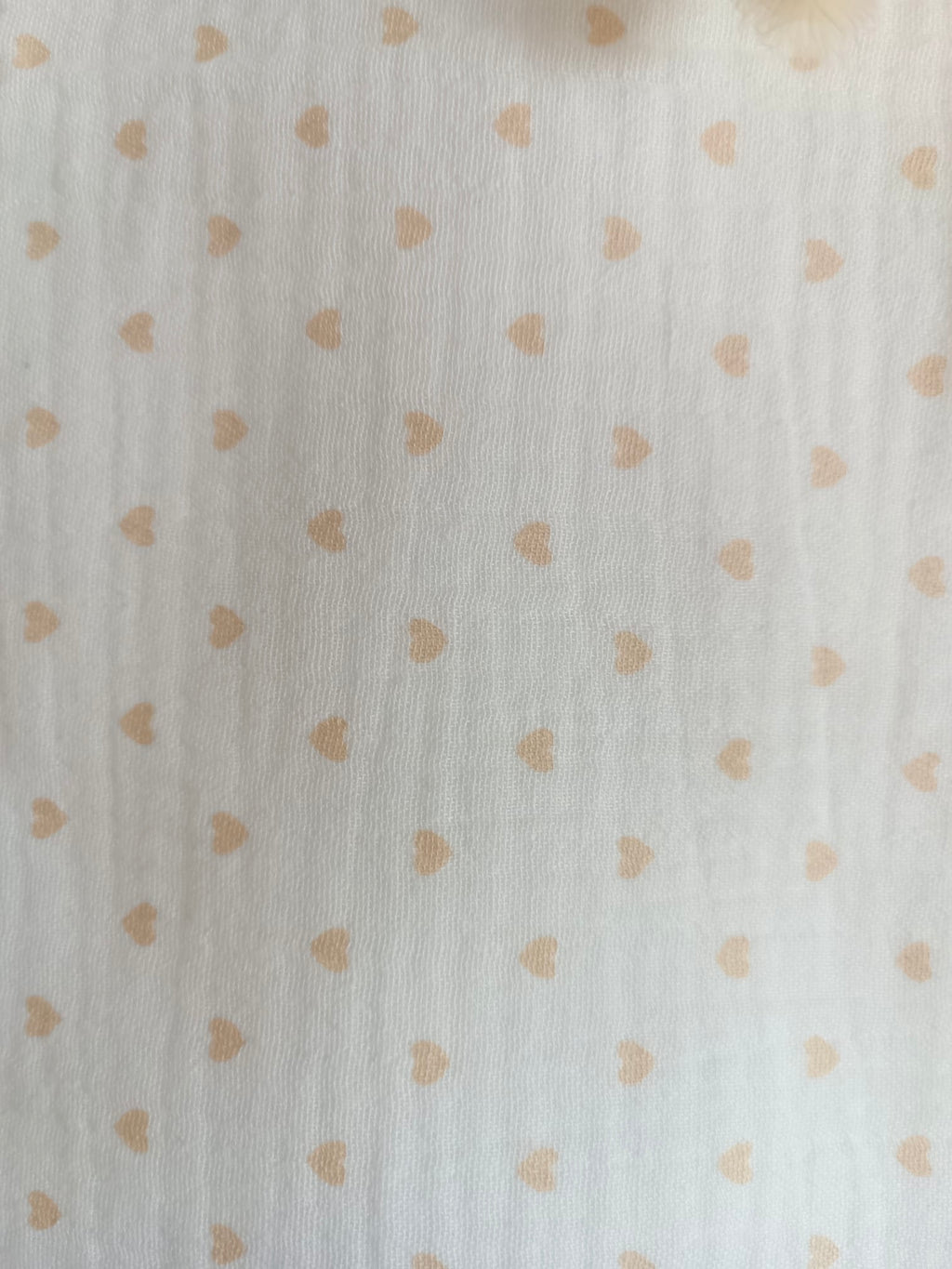 Couverture en gaze de coton blanc et polaire avec cœurs beige - personnalisable -