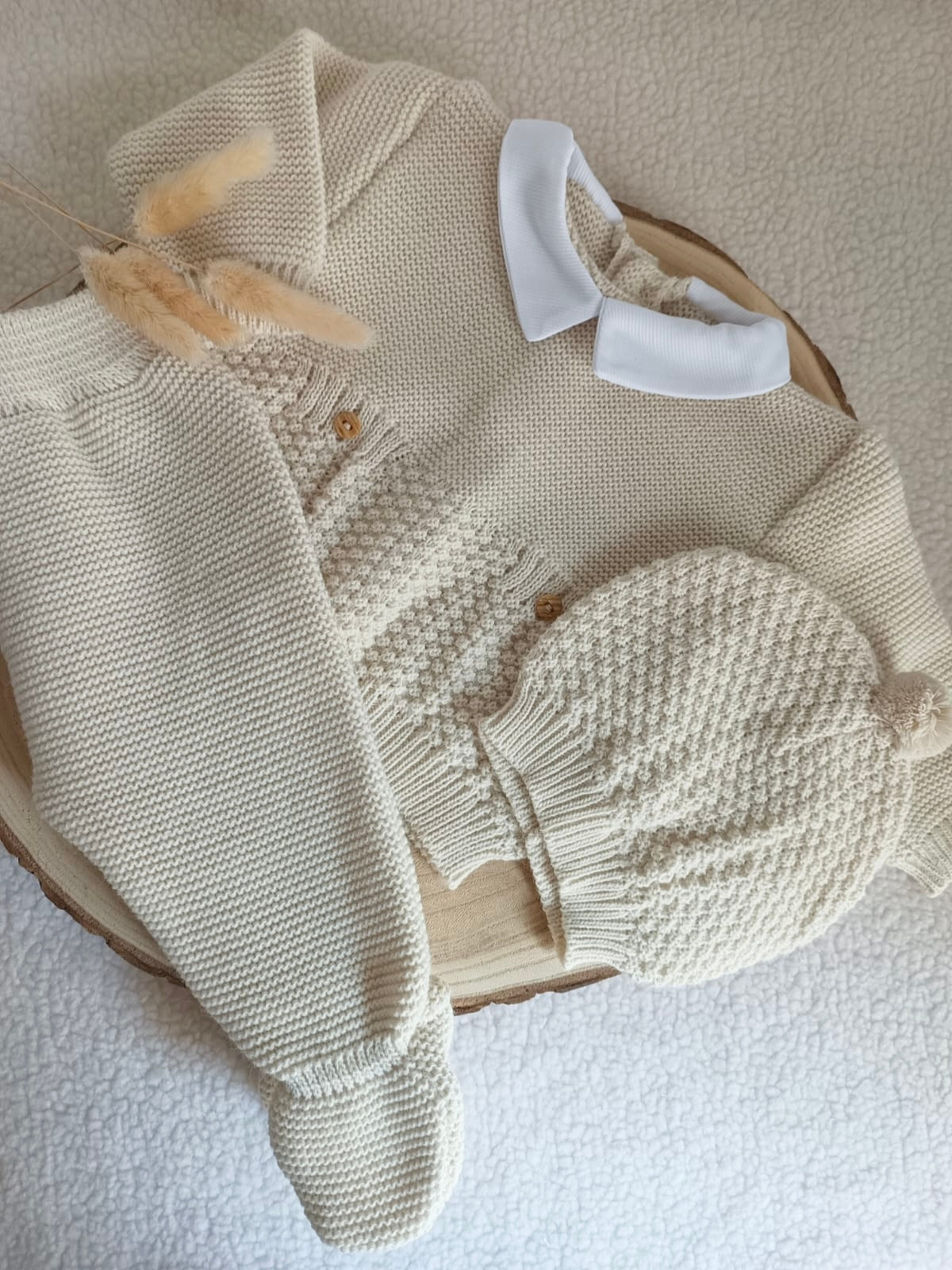Ensemble complet naissance beige 0/3 mois avec 2 boutons bois