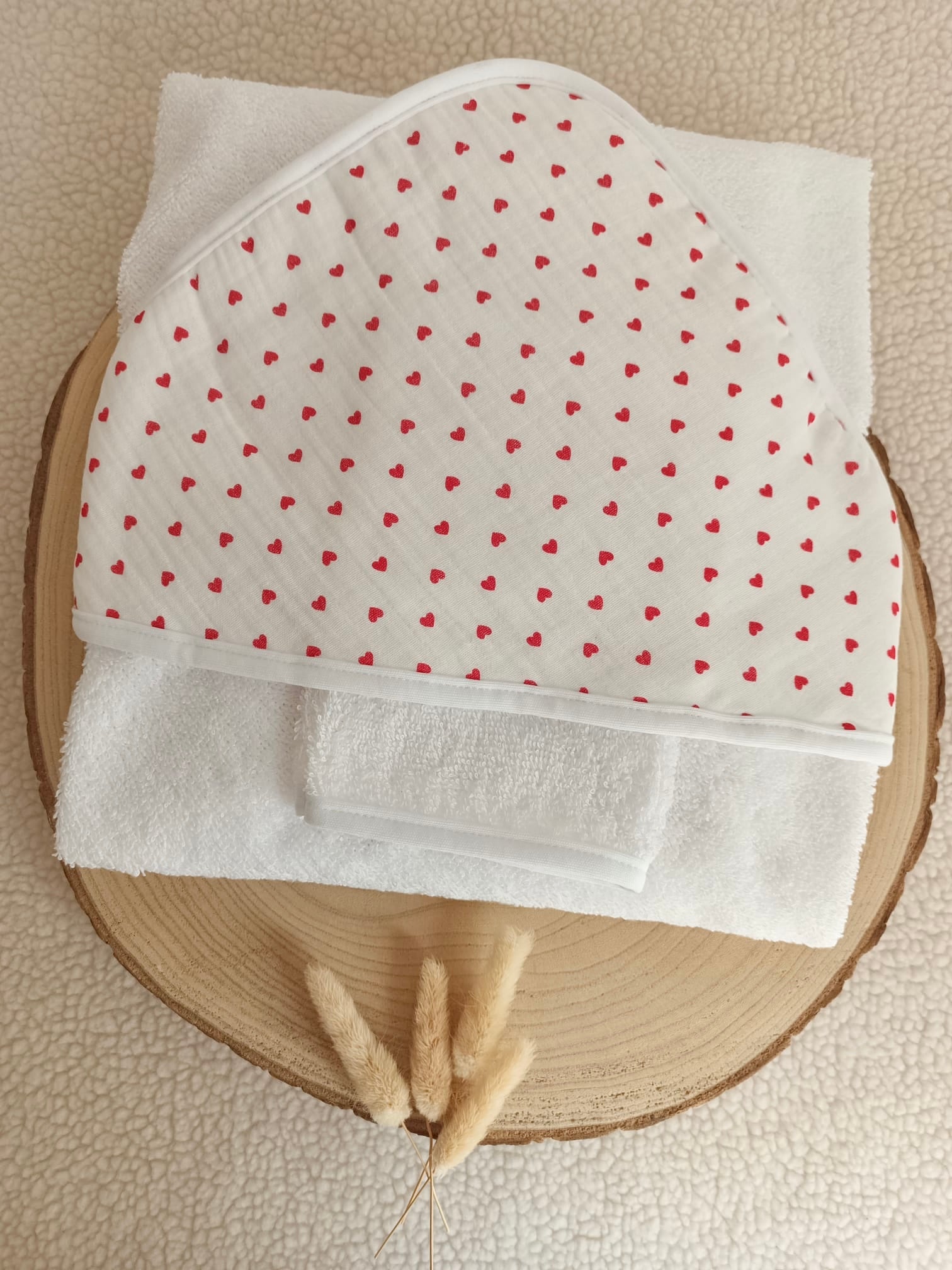 Cape de bain en gaze de coton cœurs rouge - personnalisable -