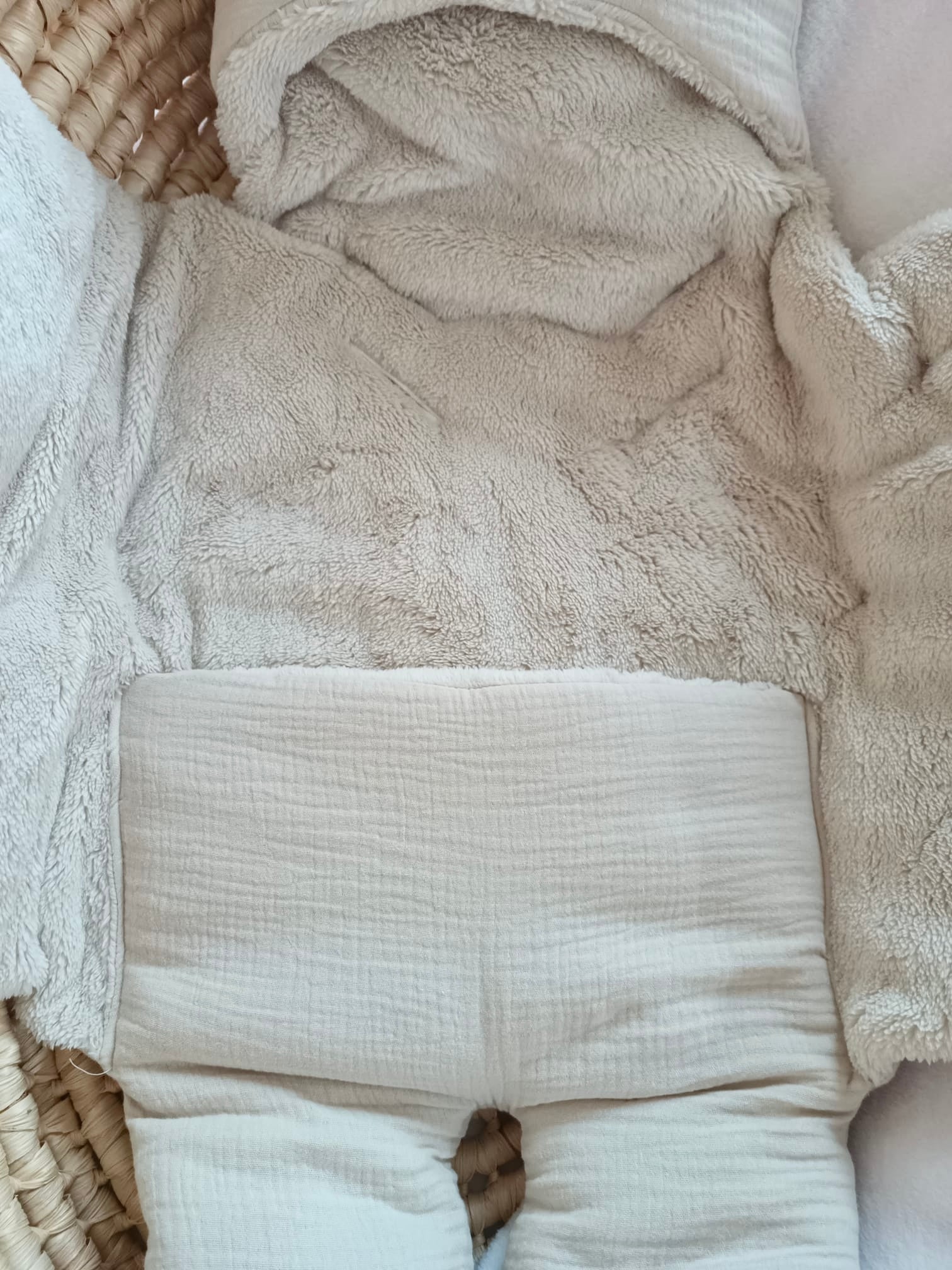 Combinaison/ Nid d’ange en gaze de coton beige et polaire beige 0/3 mois - personnalisable -