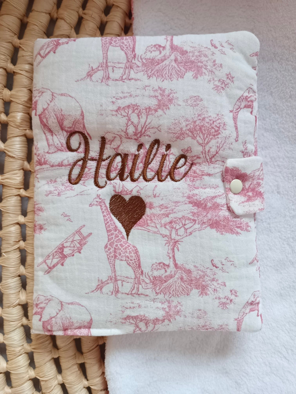 Protège carnet de santé en gaze de coton safari tons rose/fushia - personnalisable -