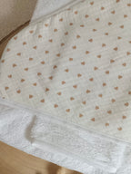 Cape de bain en gaze de coton cœurs beige - personnalisable -
