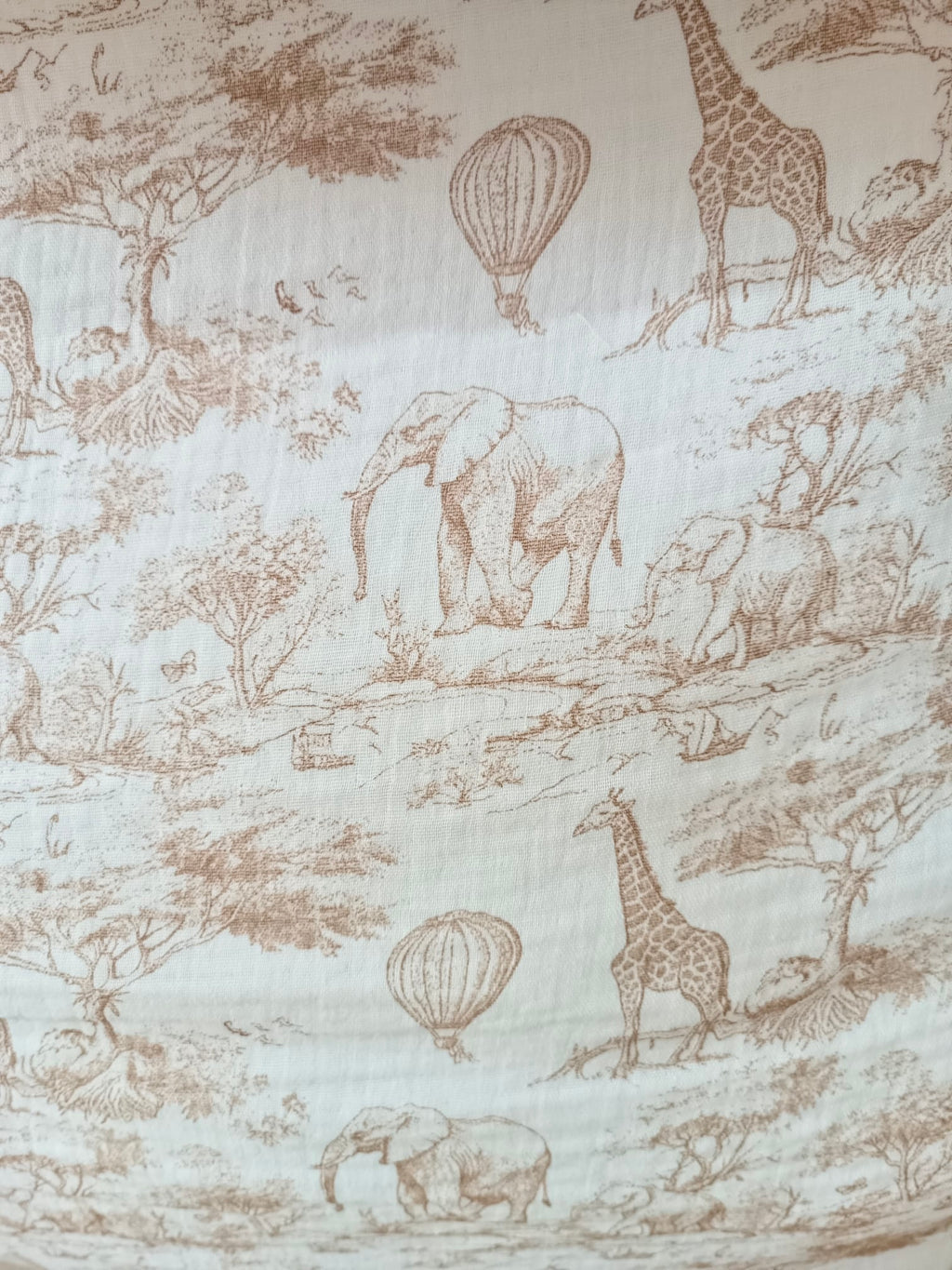 Nid d'ange en gaze de coton safari tons beige et polaire blanc