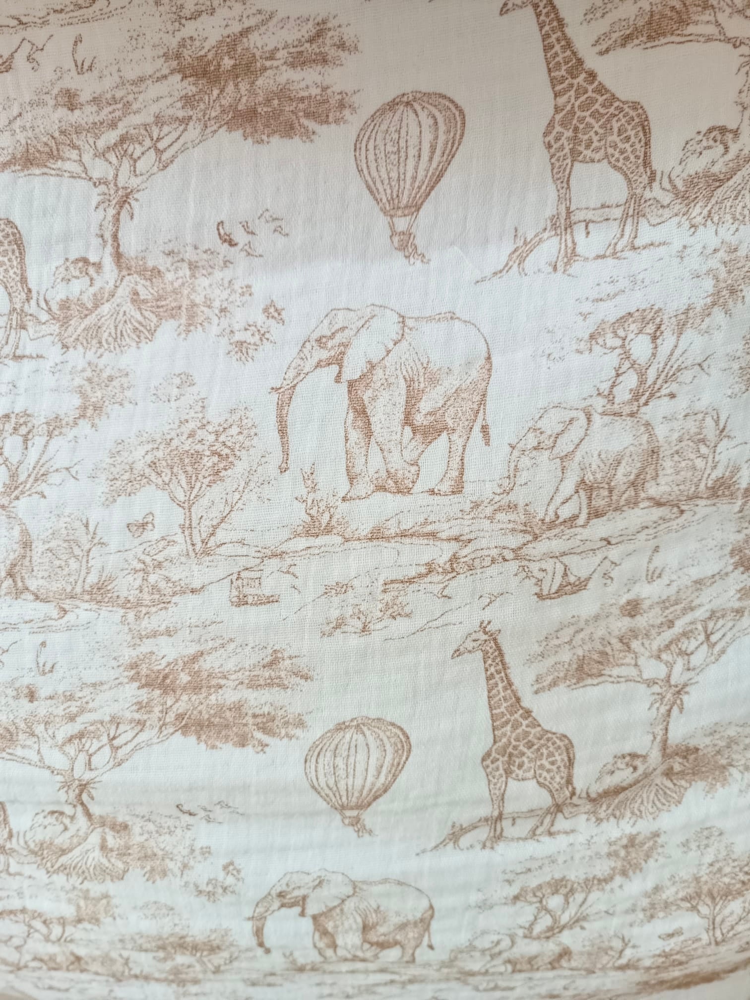 Nid d'ange en gaze de coton safari tons beige et polaire blanc