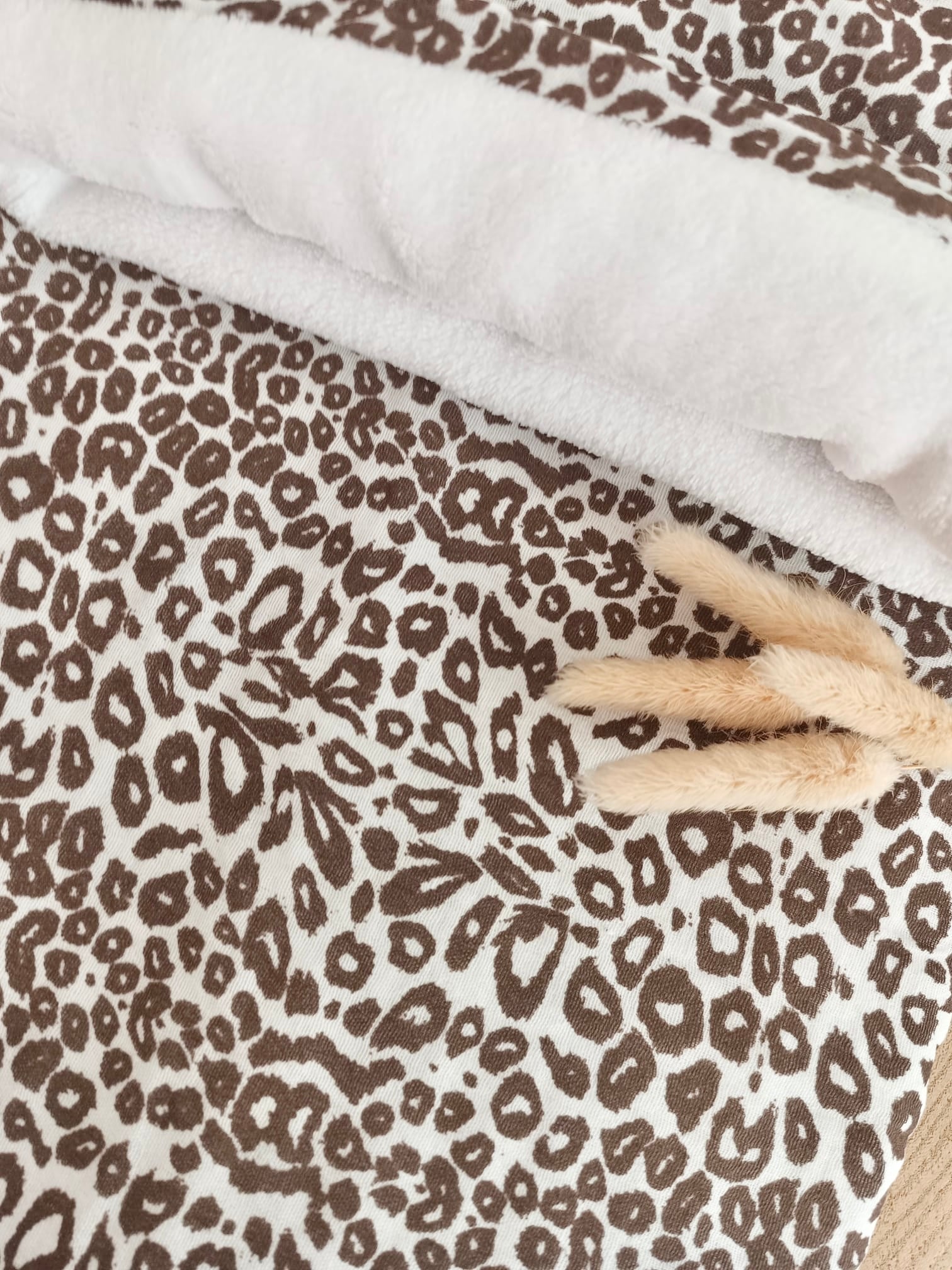 Couverture en gaze de coton et polaire blanc léopard